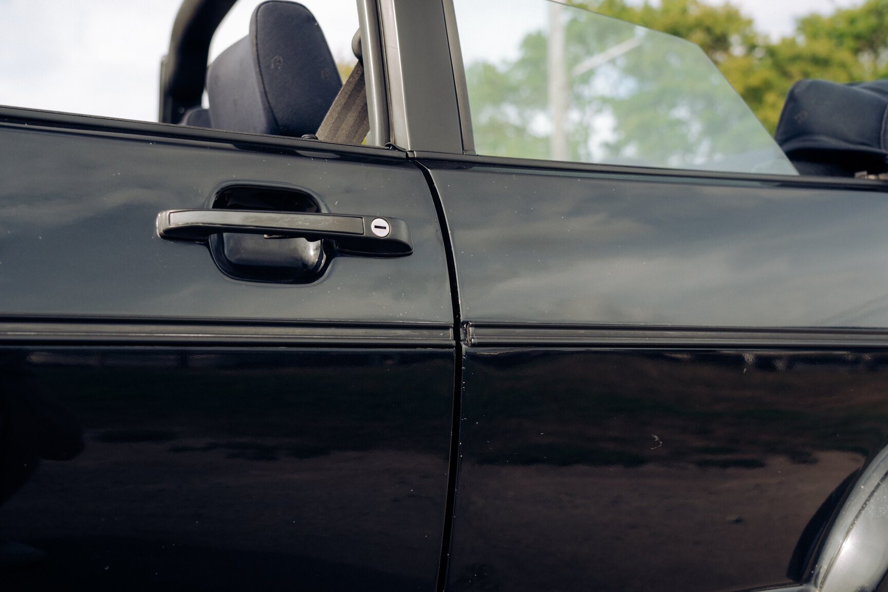 Exterior image of 1991 VW Golf Cabriolet "Etienne Aigner Edition"