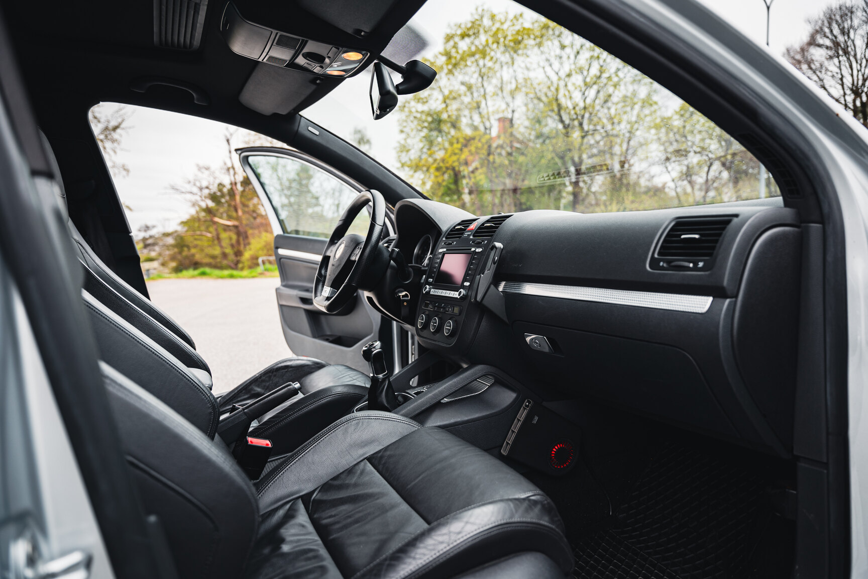 Innenraumfoto von 2007 Volkswagen Golf R32 (5)