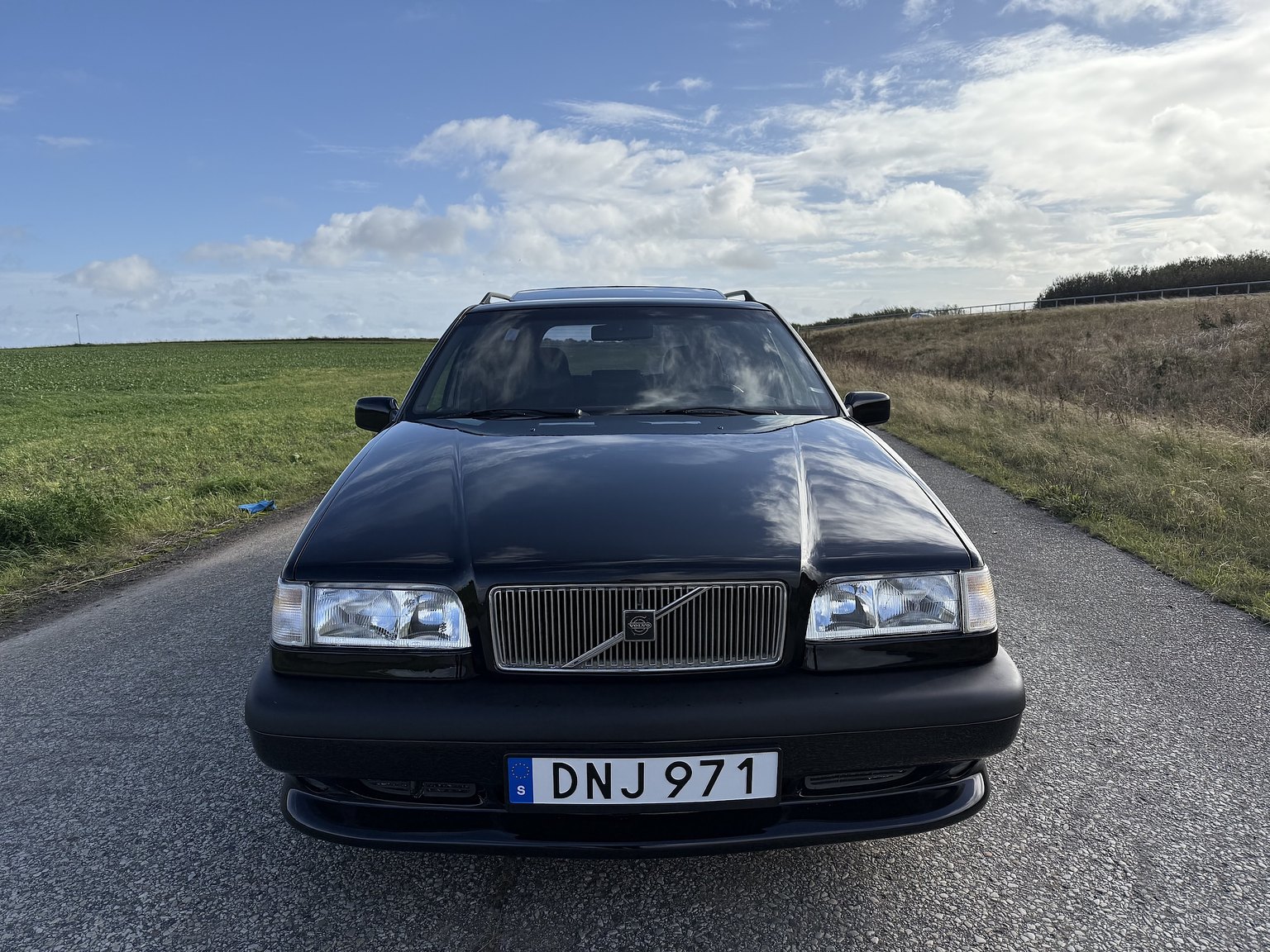 Exterior image of 1995 VOLVO 855 T5R T-5R