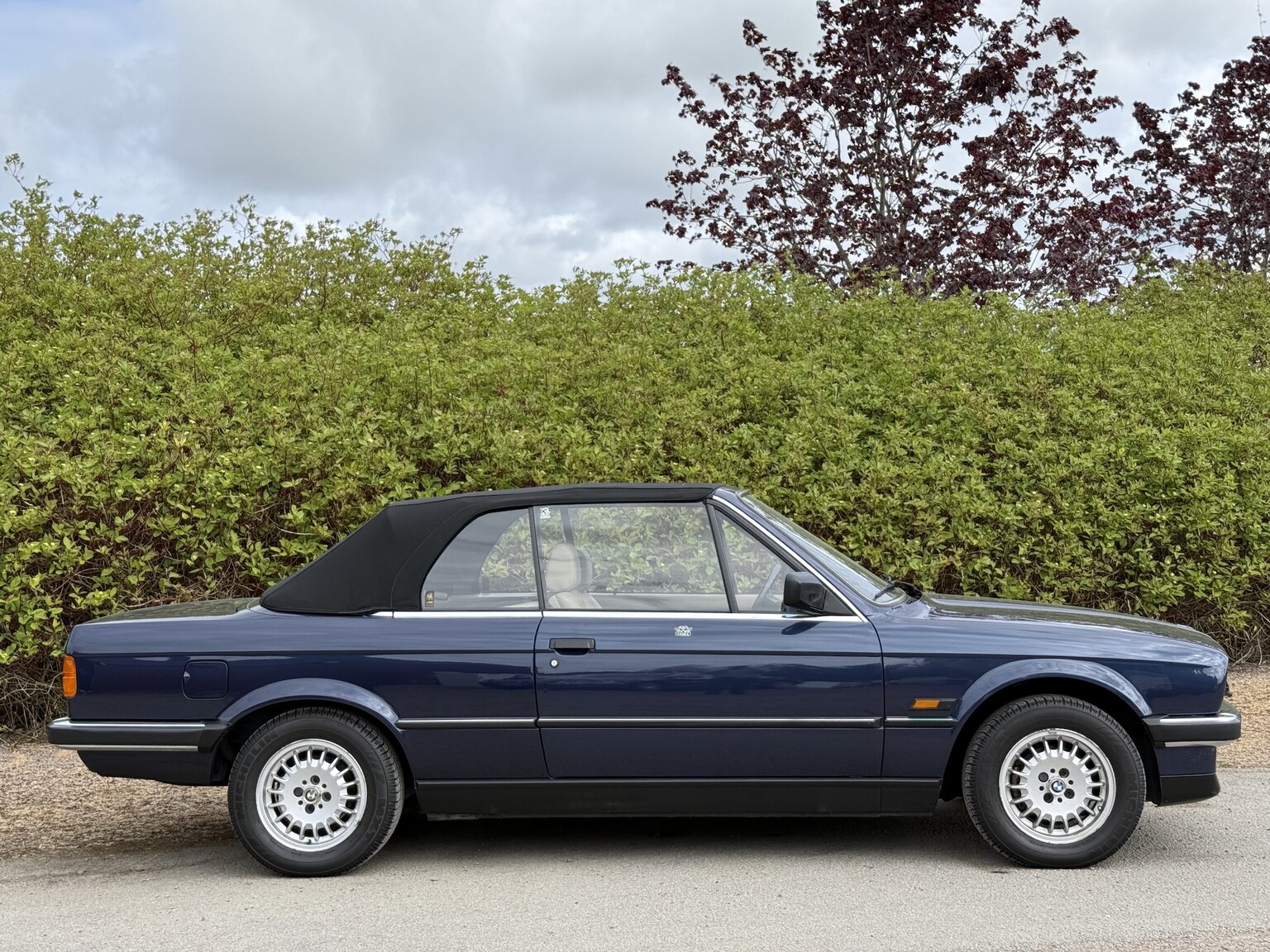 Exterior image of 1987 BMW 325i Convertible