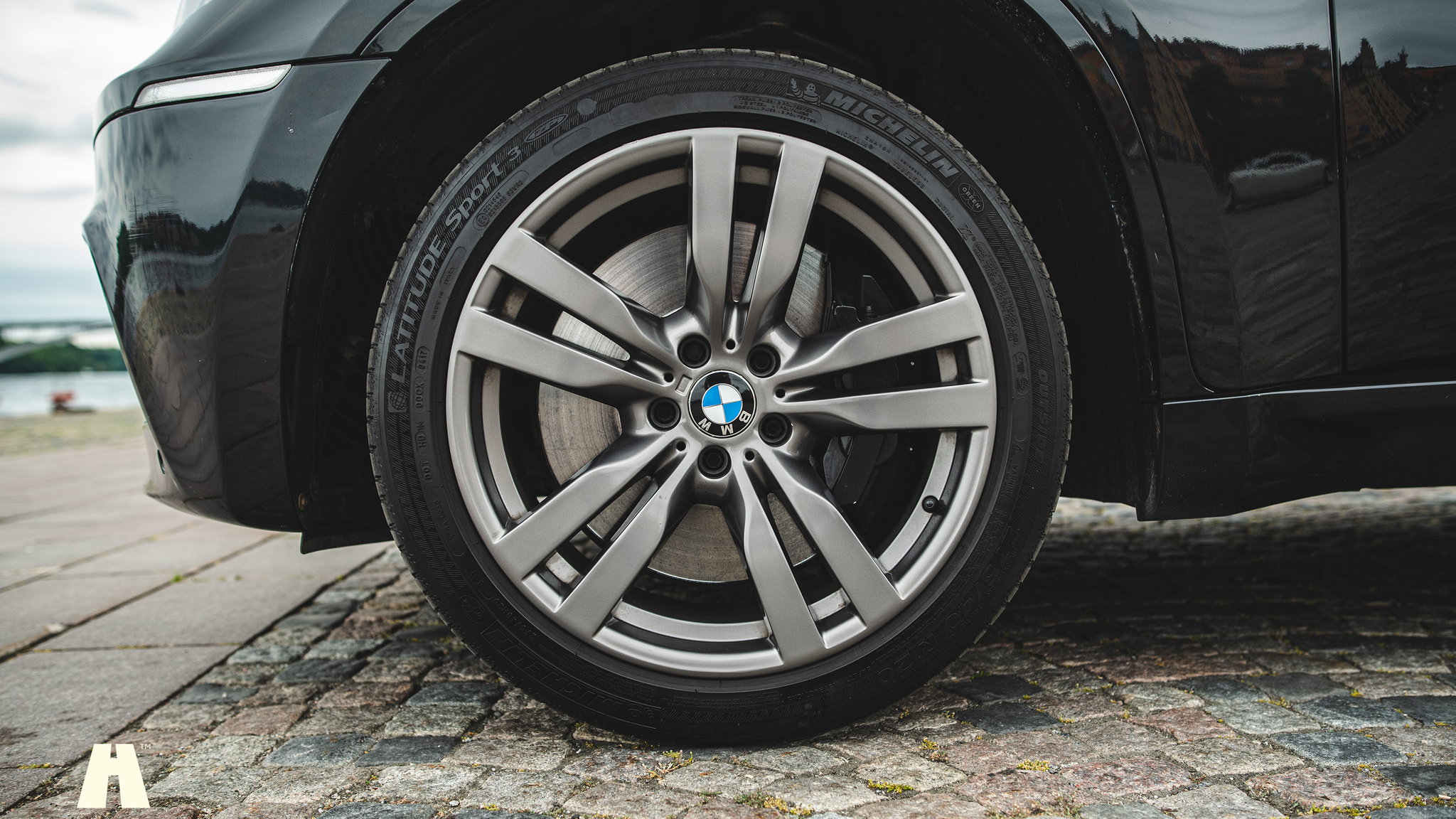 Exterior image of 2010 BMW X6 M Ferrita 555HK (40)