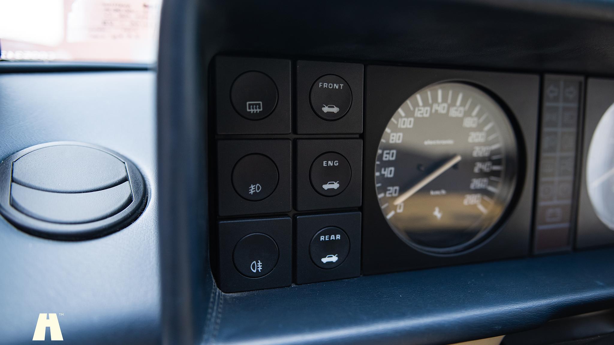 Interior image of 1985 Ferrari Mondial Quattrovalvole Design by Pininfarina (20)