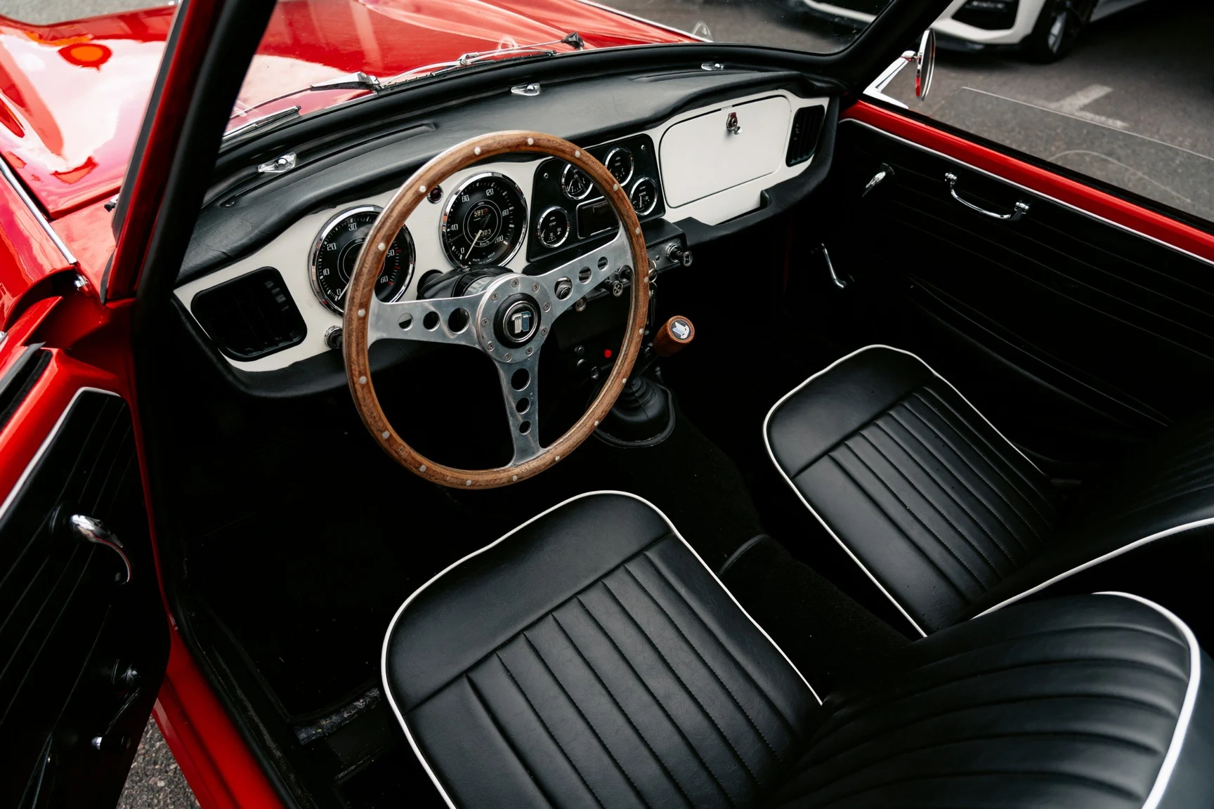 Interior image of 1963 Triumph TR4 (3)