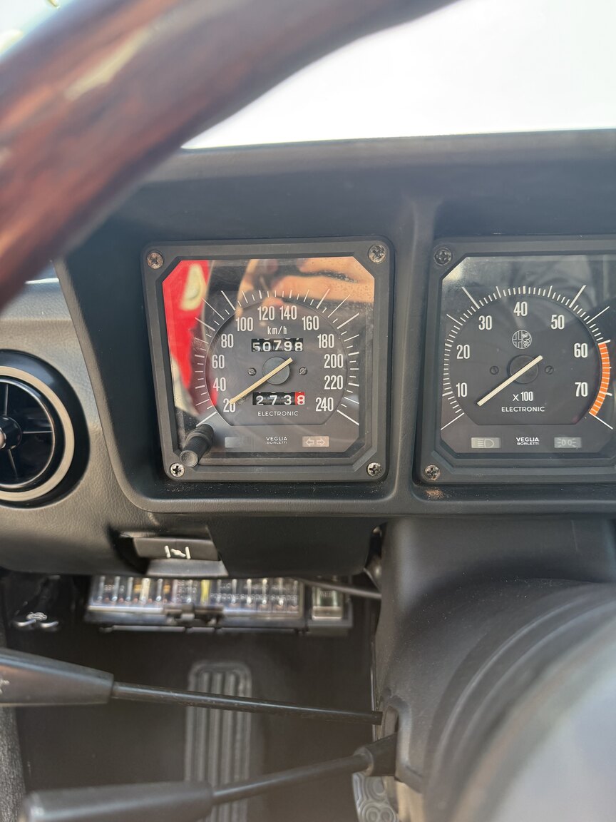 Innenraumfoto von 1986 Alfa Romeo Alfetta GTV 2.0