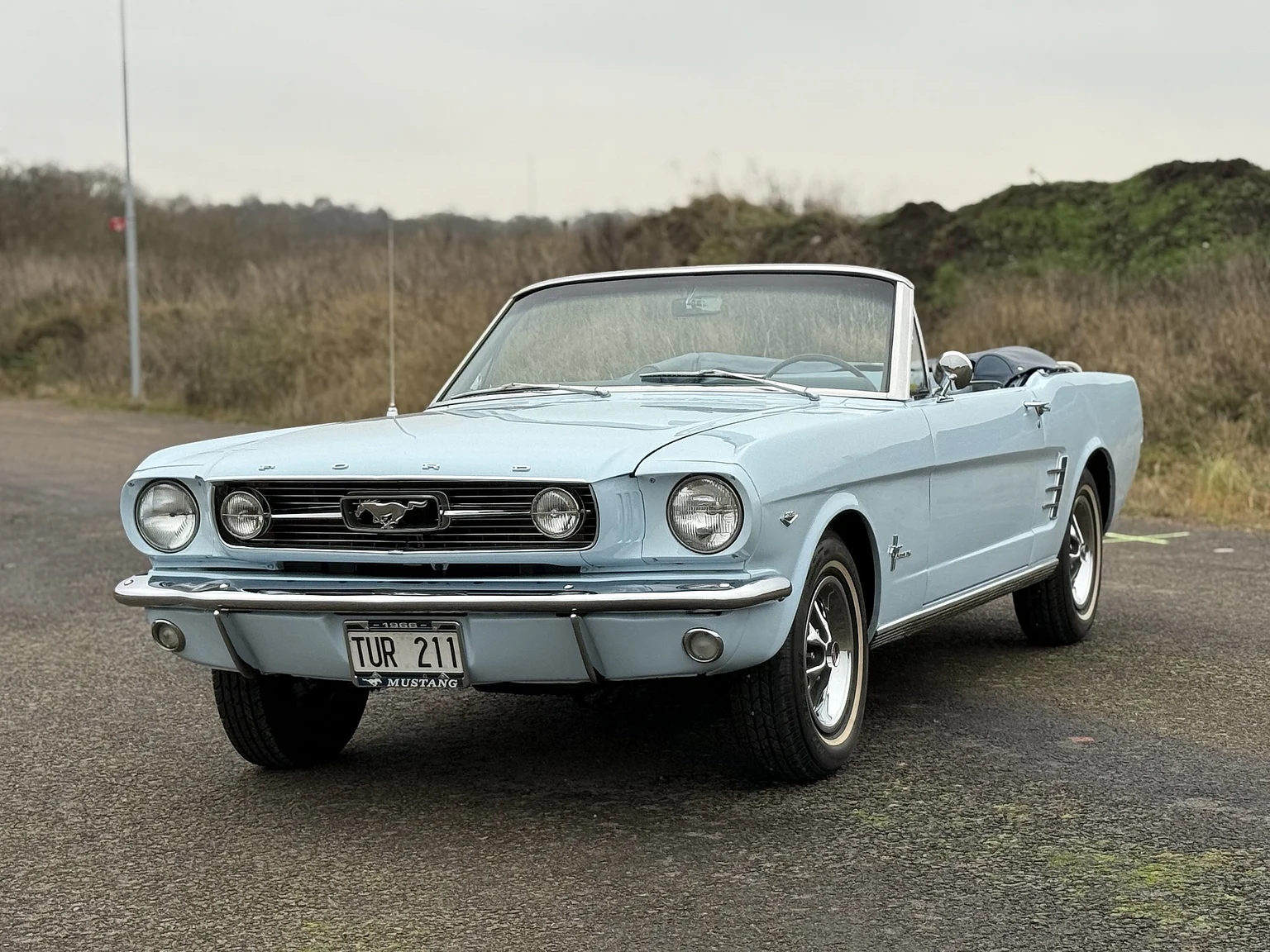 Exteriörbild på 1966 Ford Mustang Convertible 289 V8 (5)
