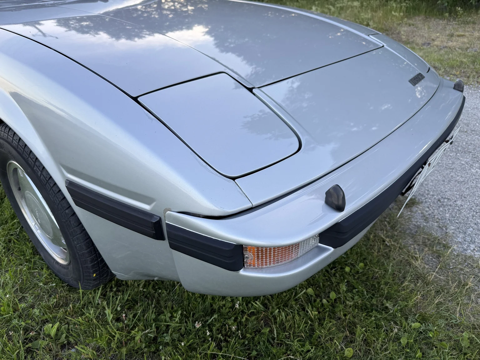 Exterior image of 1983 Mazda RX-7 (23)