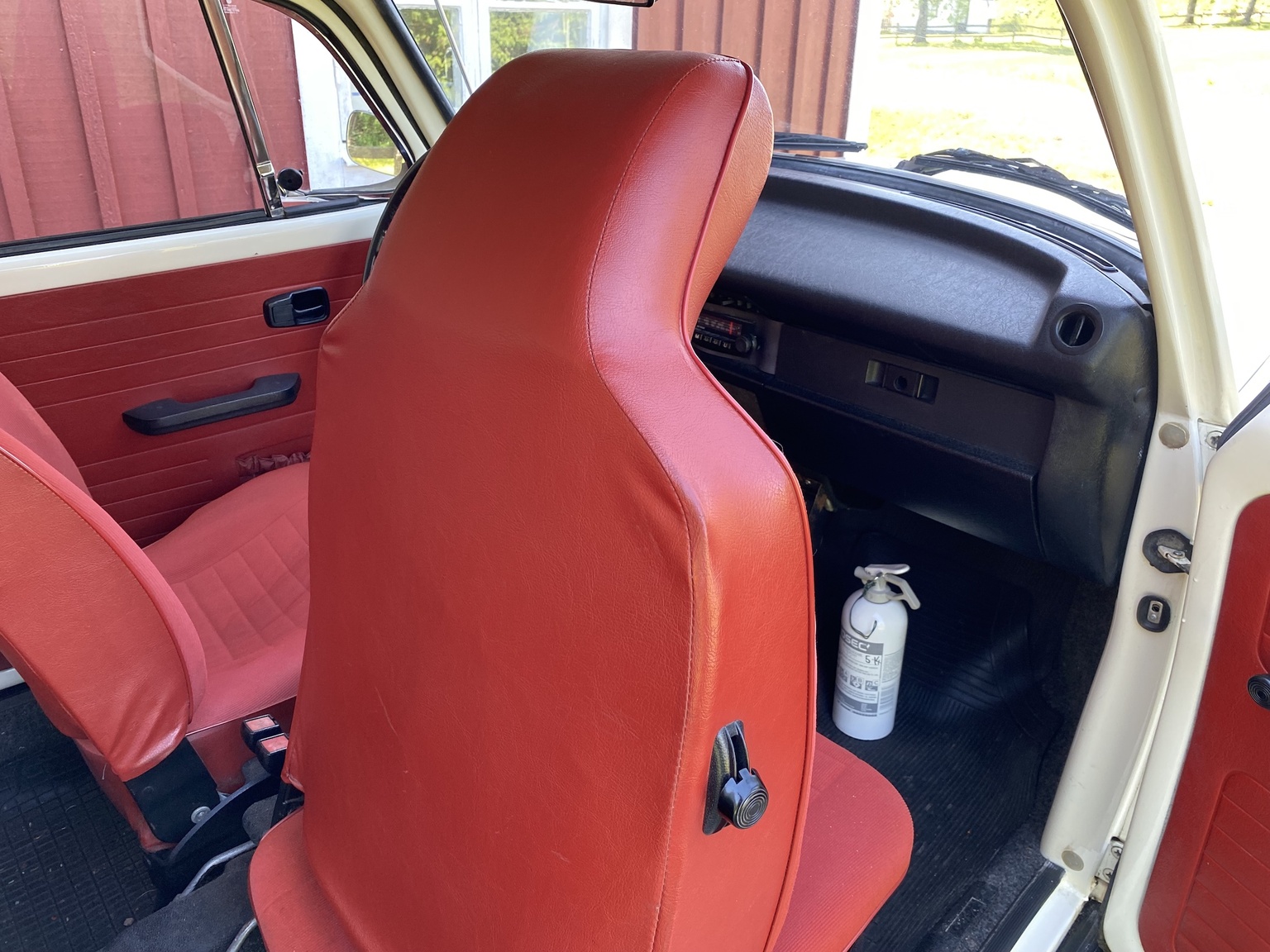 Interior image of 1974 Volkswagen Beetle 1303 S (33)