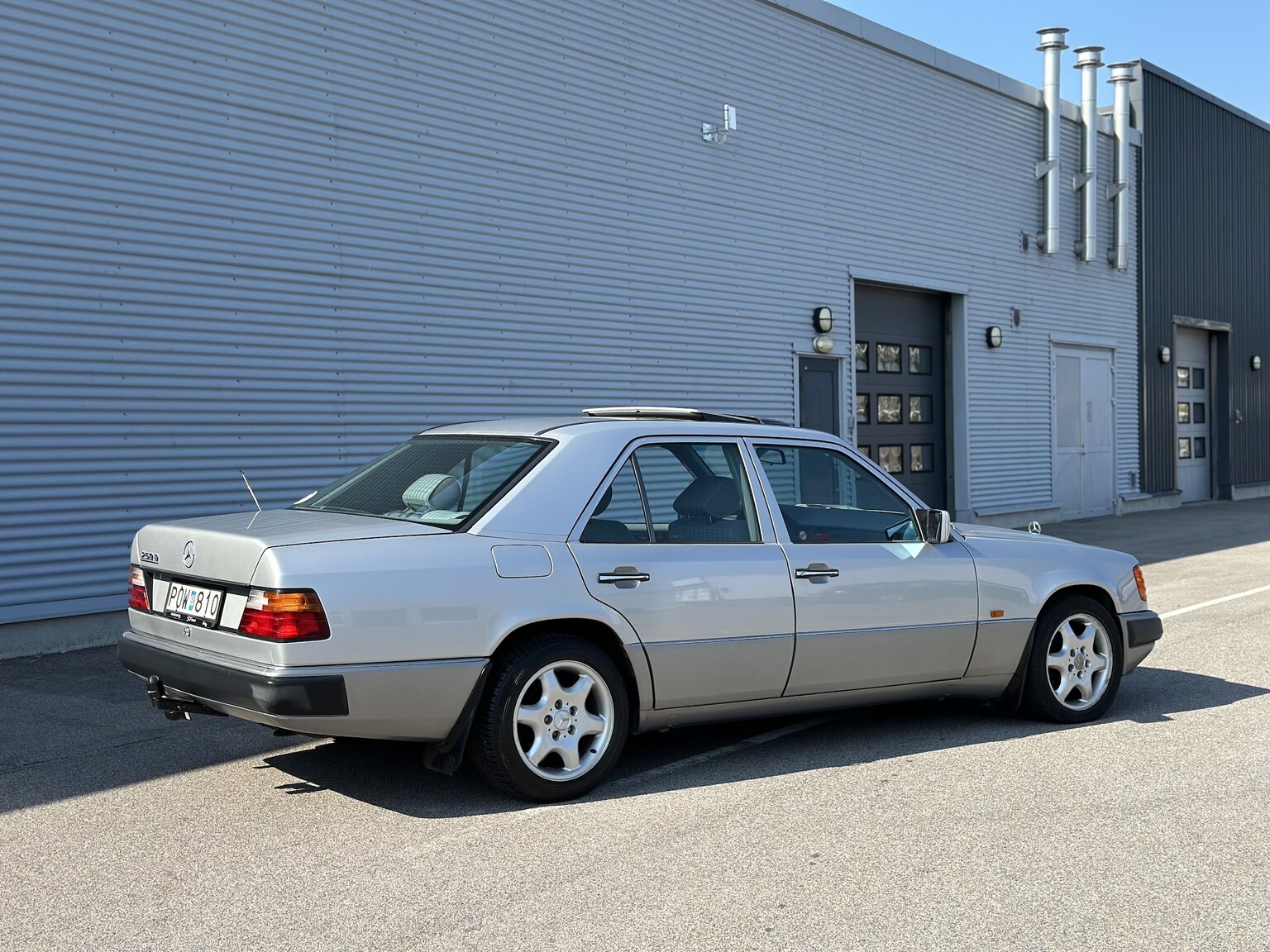 Exterior image of 1992 Mercedes-Benz 250D