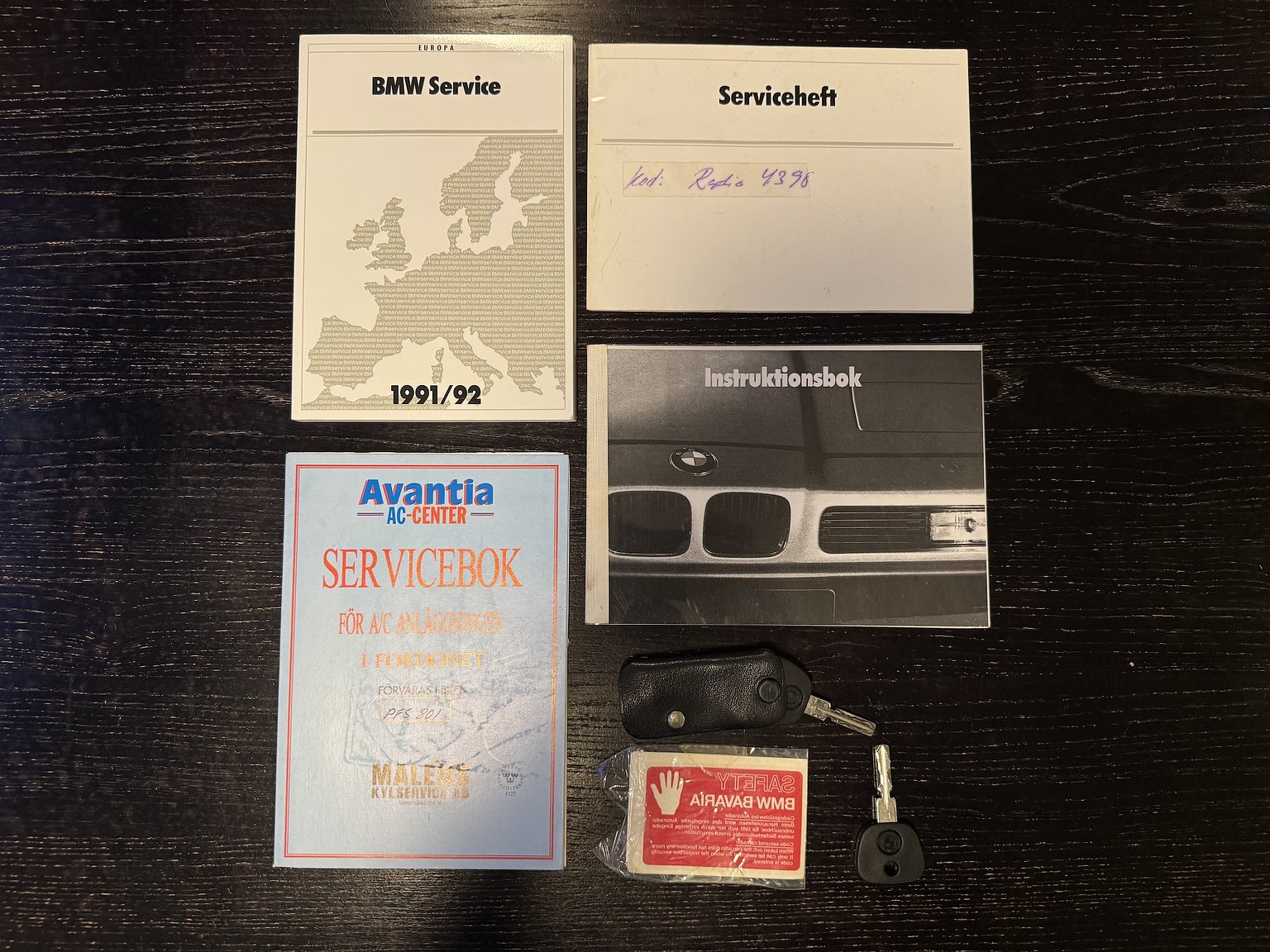 Dokumentation för 1992 BMW 850i 6-speed manual - NO RESERVE