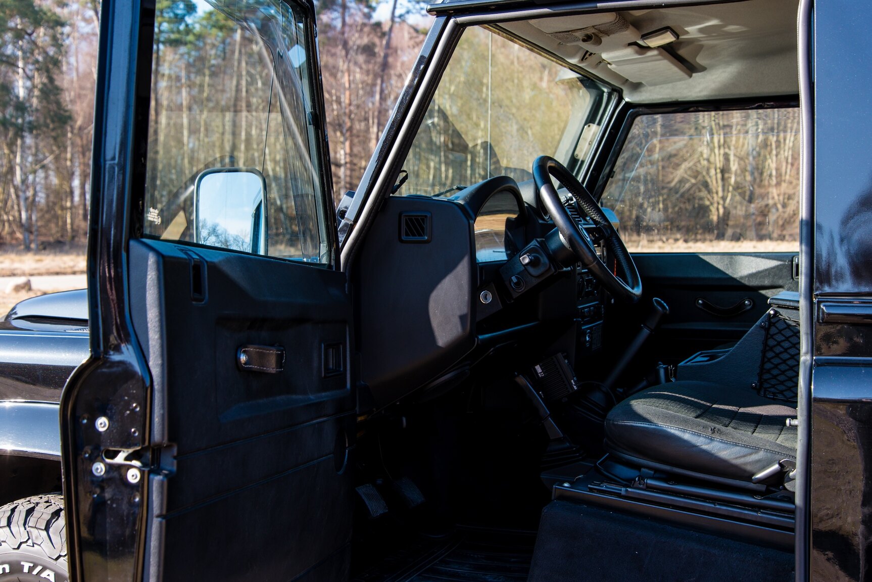 Innenraumfoto von 2009 Land Rover Defender 90 2.4 TD4 4x4