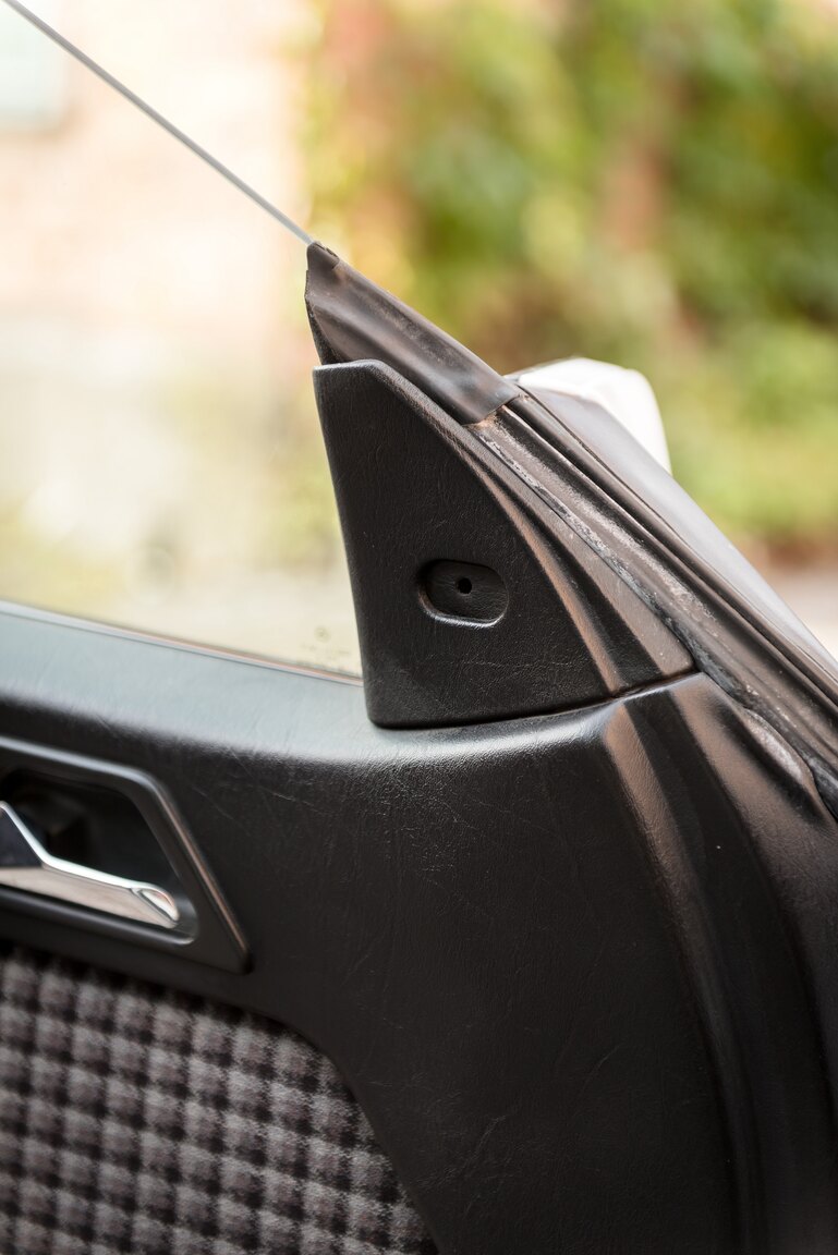 Innenraumfoto von 1992 Mercedes-Benz 300CE-24V 