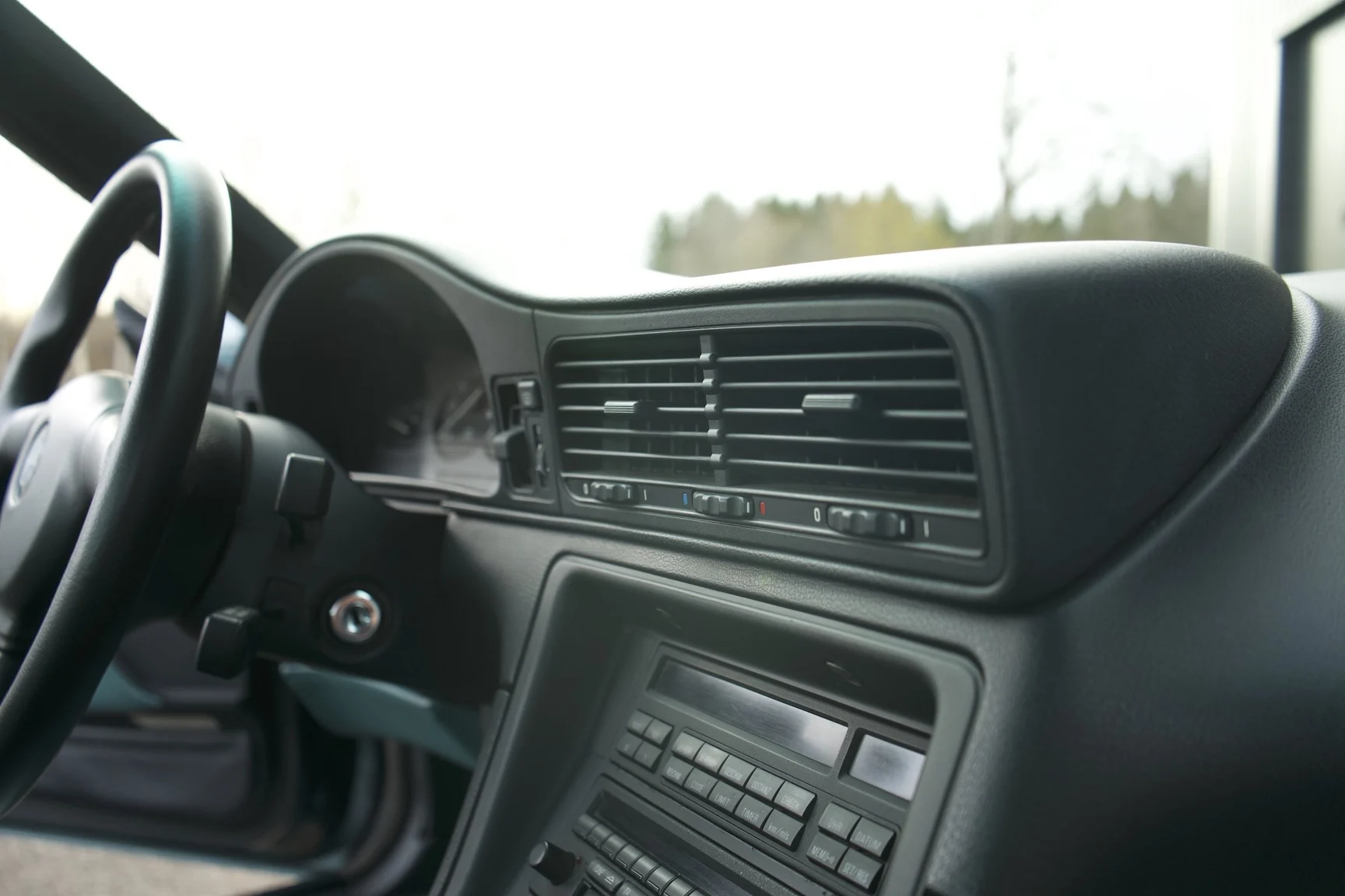 Interior image of 1992 BMW 850i 6-speed manual - 1 of 49 (52)