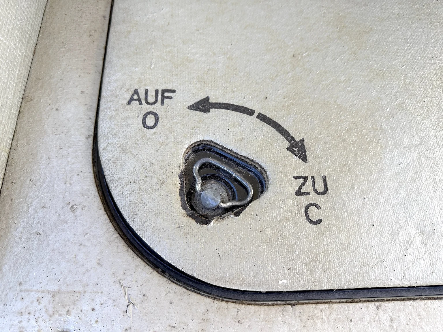 Image of 1965 Volkswagen 1500 Limousine 311 Notchback mechanics (19)