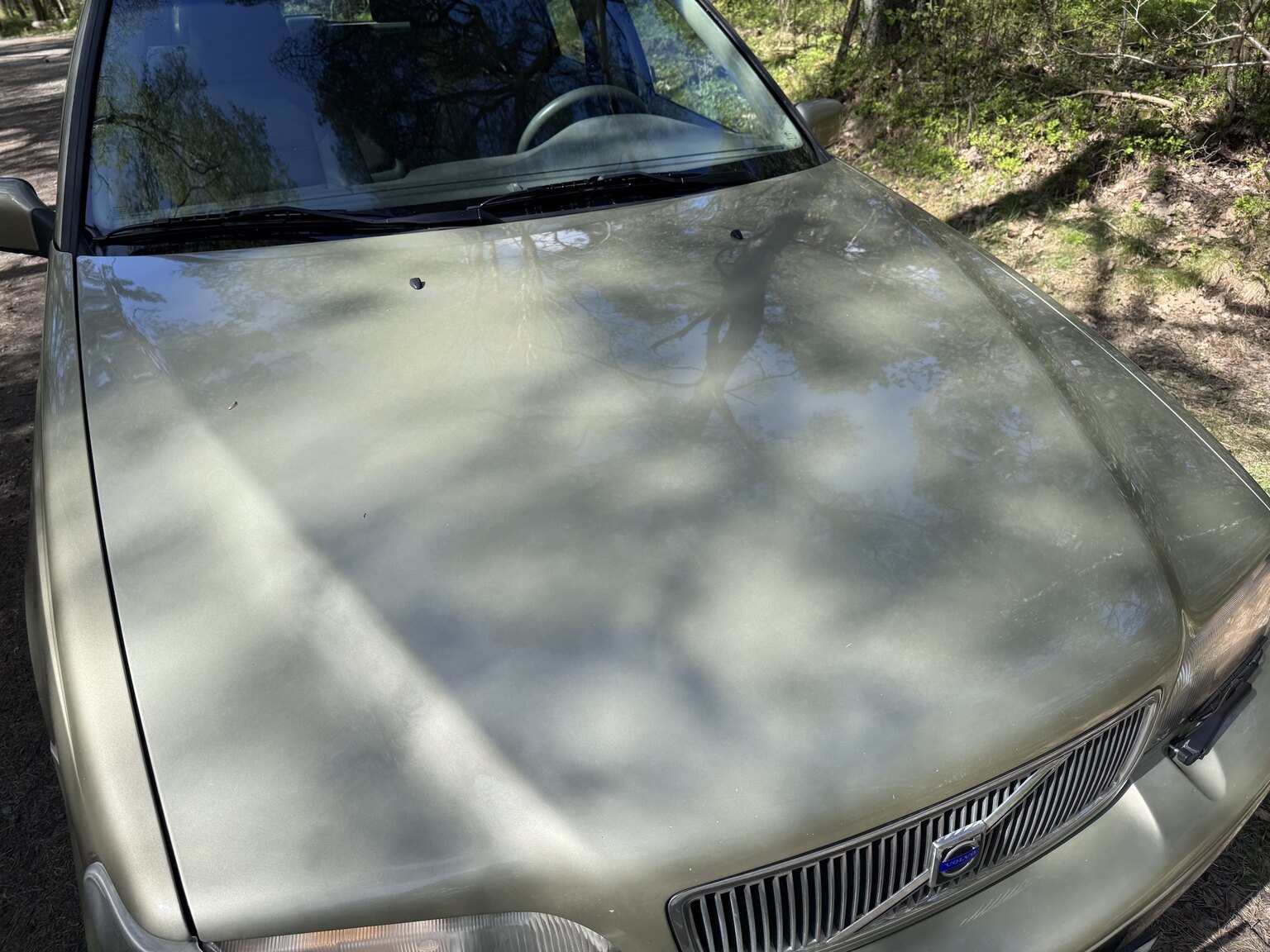 Exterior image of 1999 Volvo V70 2.5