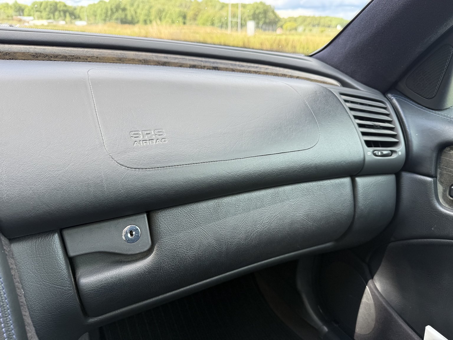 Interior image of 2000 Mercedes-Benz CLK 55 AMG Coupé