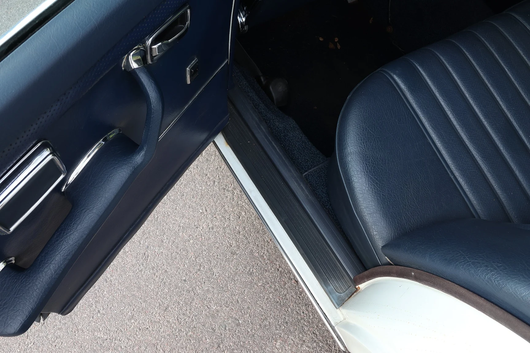 Interior image of 1972 Mercedes-Benz 280 SE 4.5  (25)