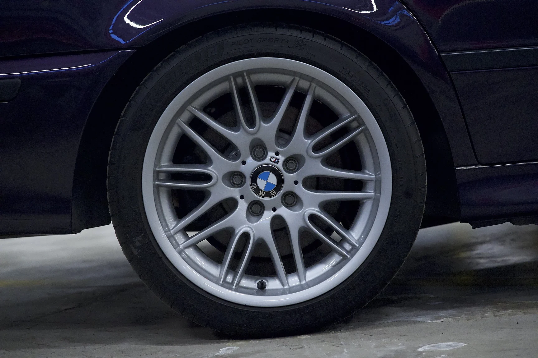 Exteriörbild på 2002 BMW M5 E39 (62)