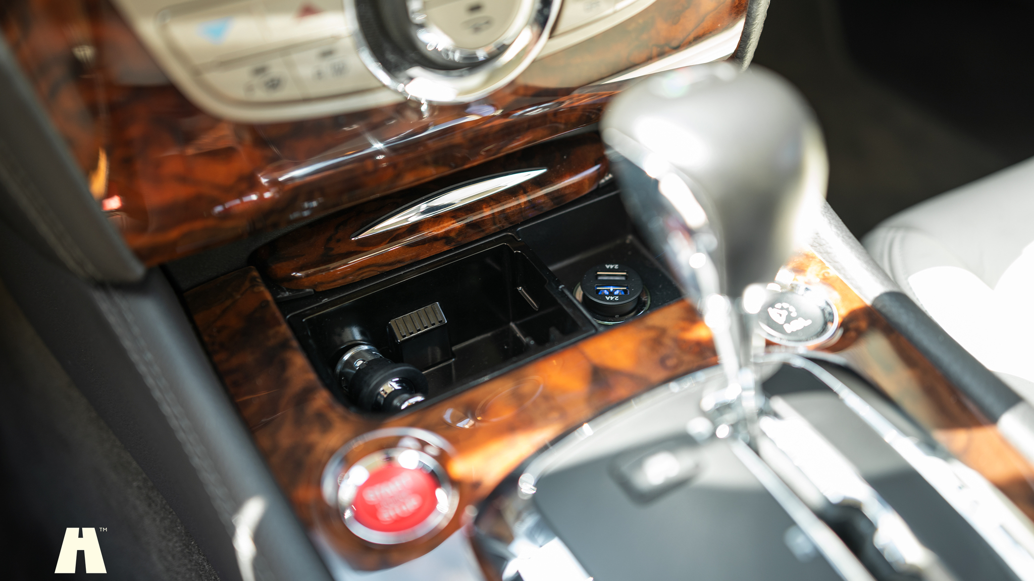 Interior image of 2008 Jaguar XKR (62)