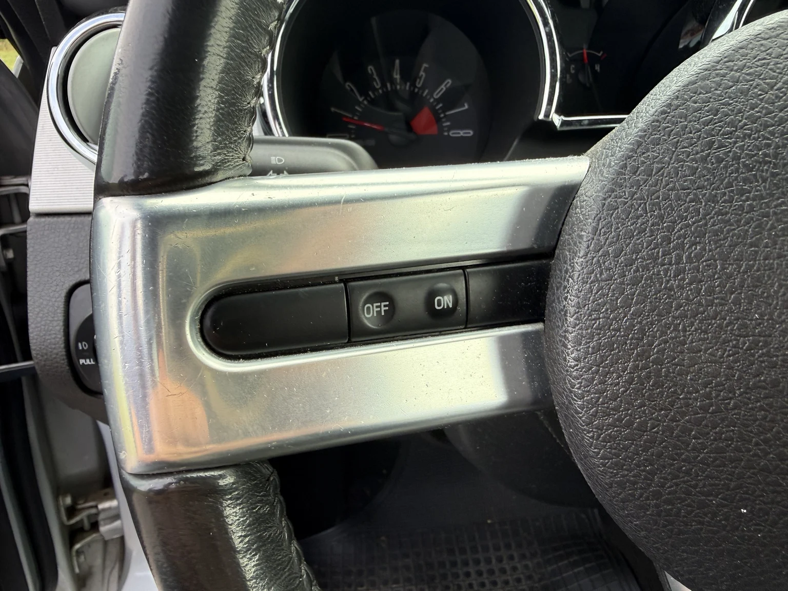 Innenraumfoto von 2006 Ford Mustang GT (12)