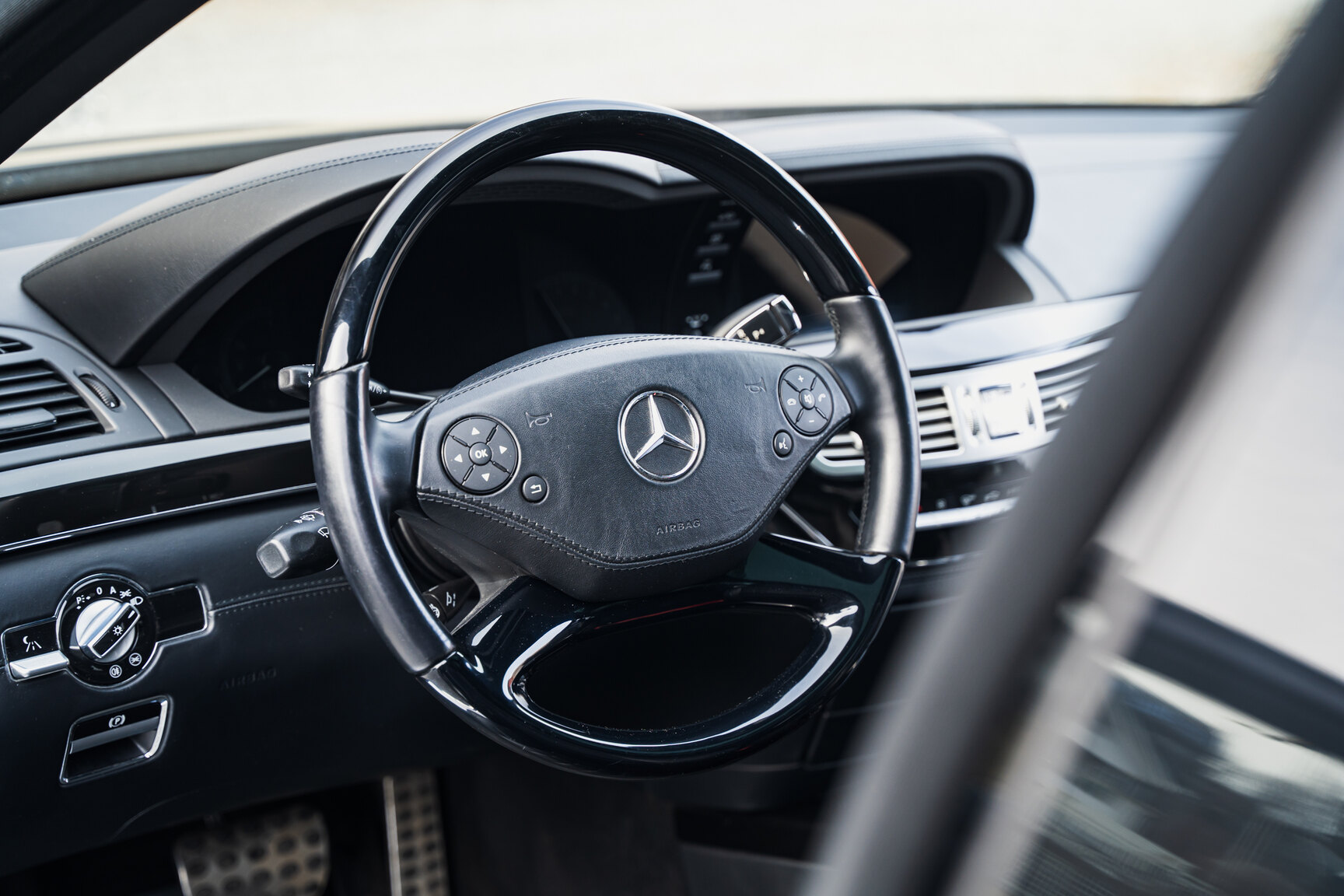 Innenraumfoto von 2011 Mercedes-Benz S600 (13)