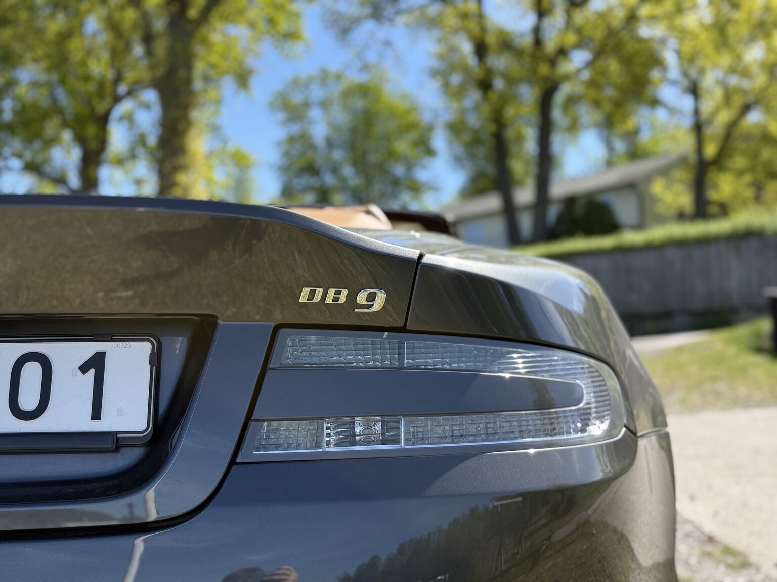 Aussenfoto 2015 Aston Martin DB9 Volante