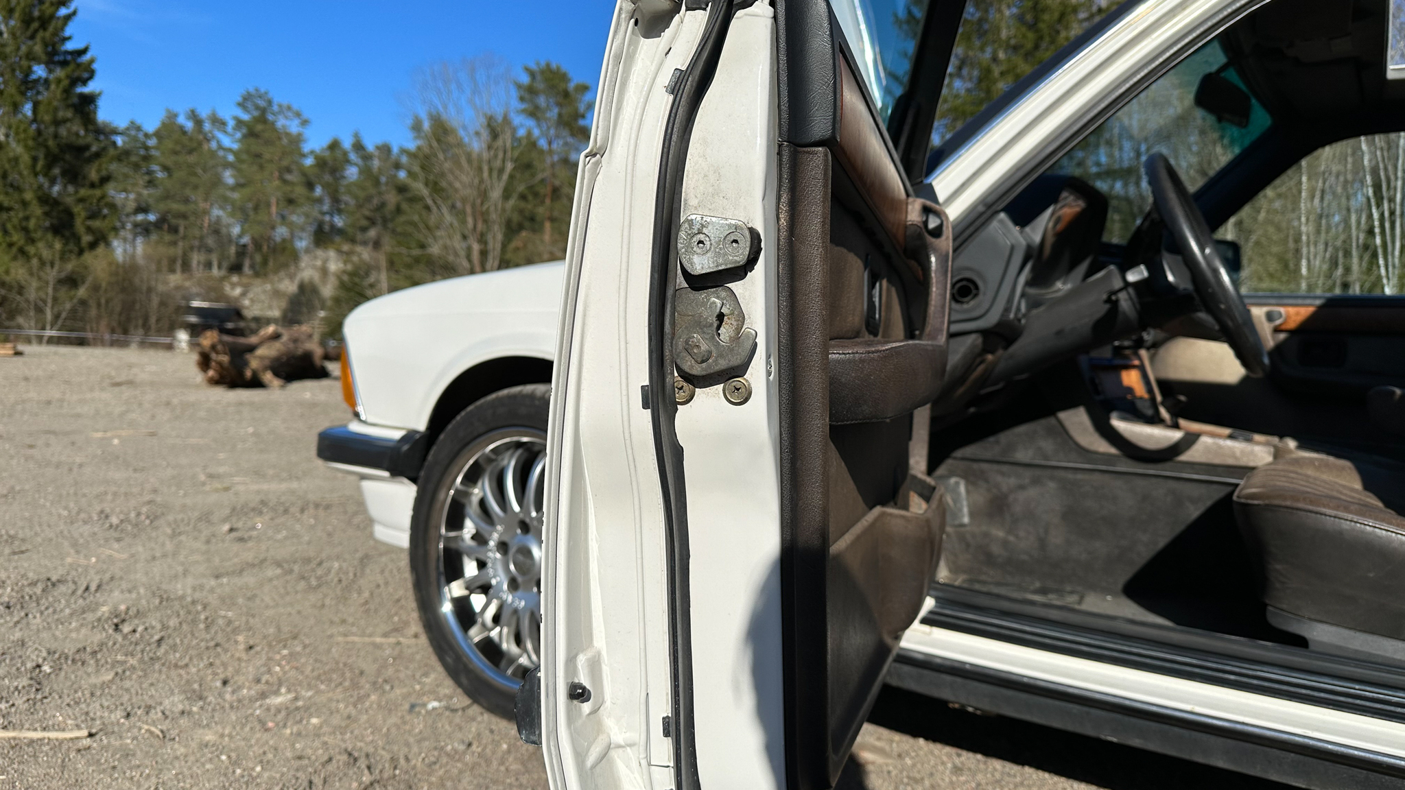 Interior image of 1984 BMW 745i Executive Automat