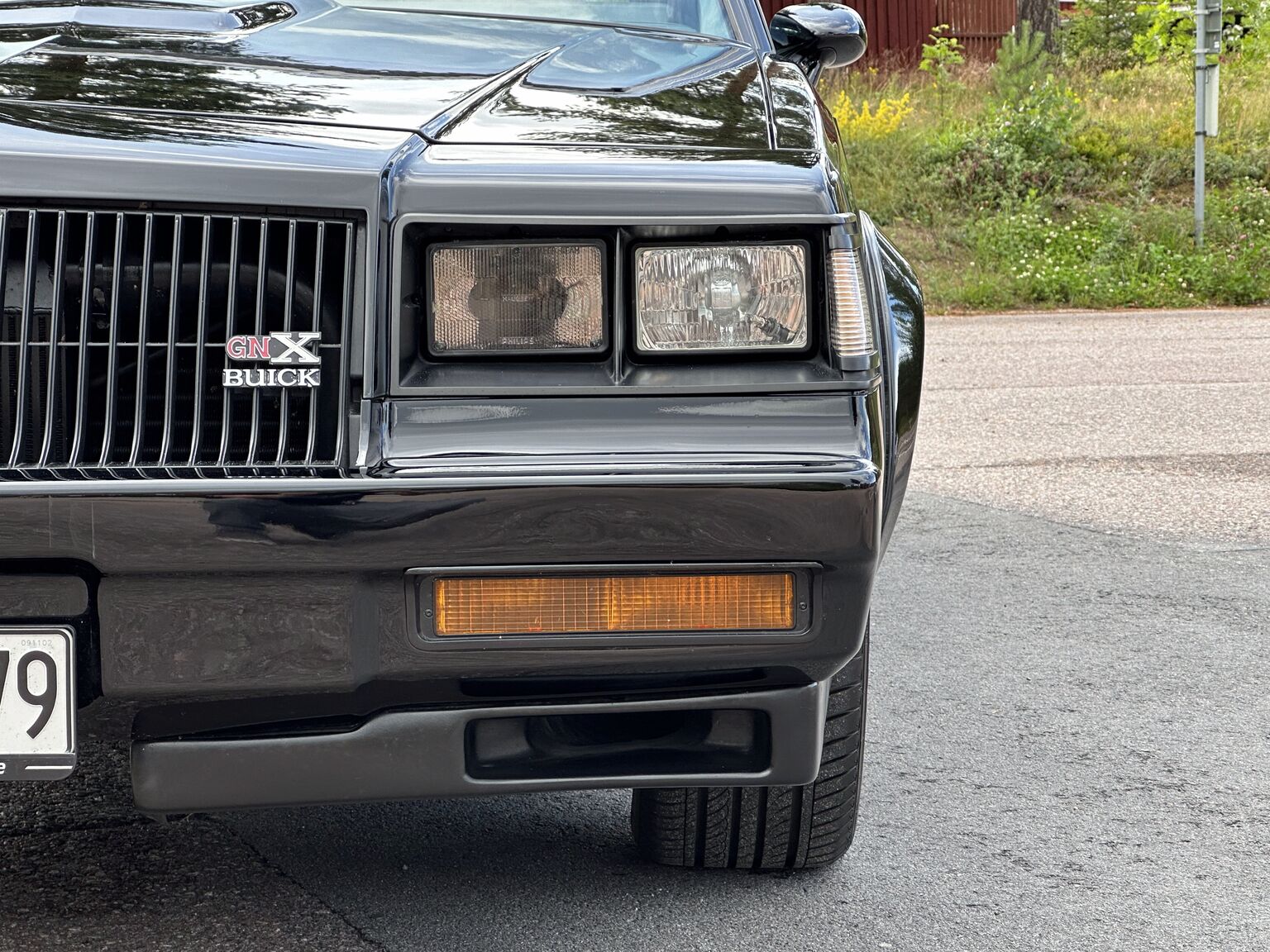 Exterior image of 1987 Buick Grand National "GNX" (20)