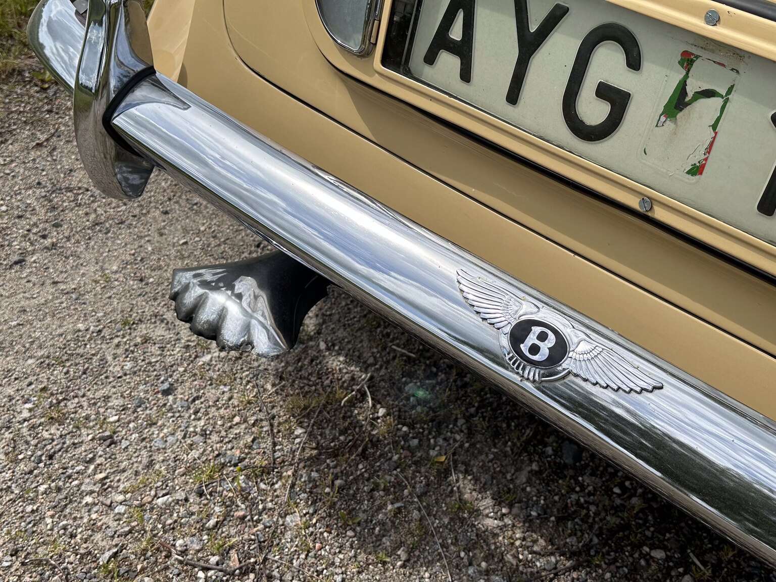 Exterior image of 1947 Bentley Mark IV Sport Saloon