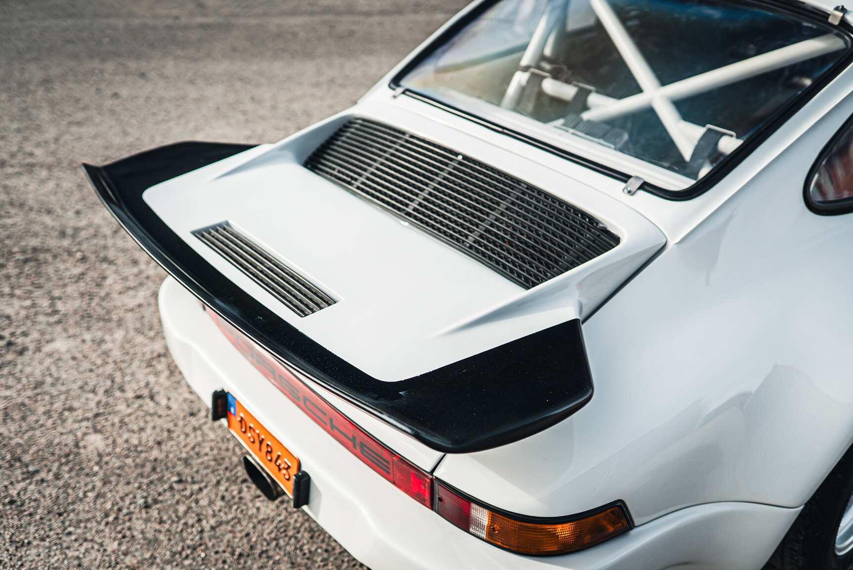 Exteriörbild på 1977 Porsche 911 RSR Rallycar