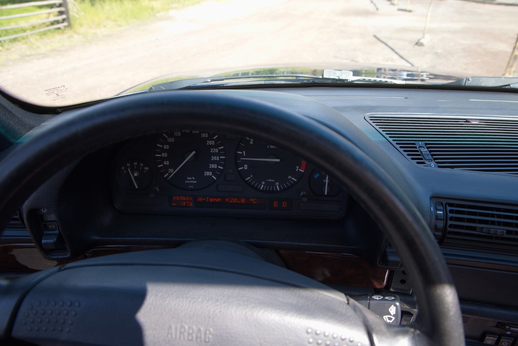 Interior image of 1990 BMW 750 IAL Highline