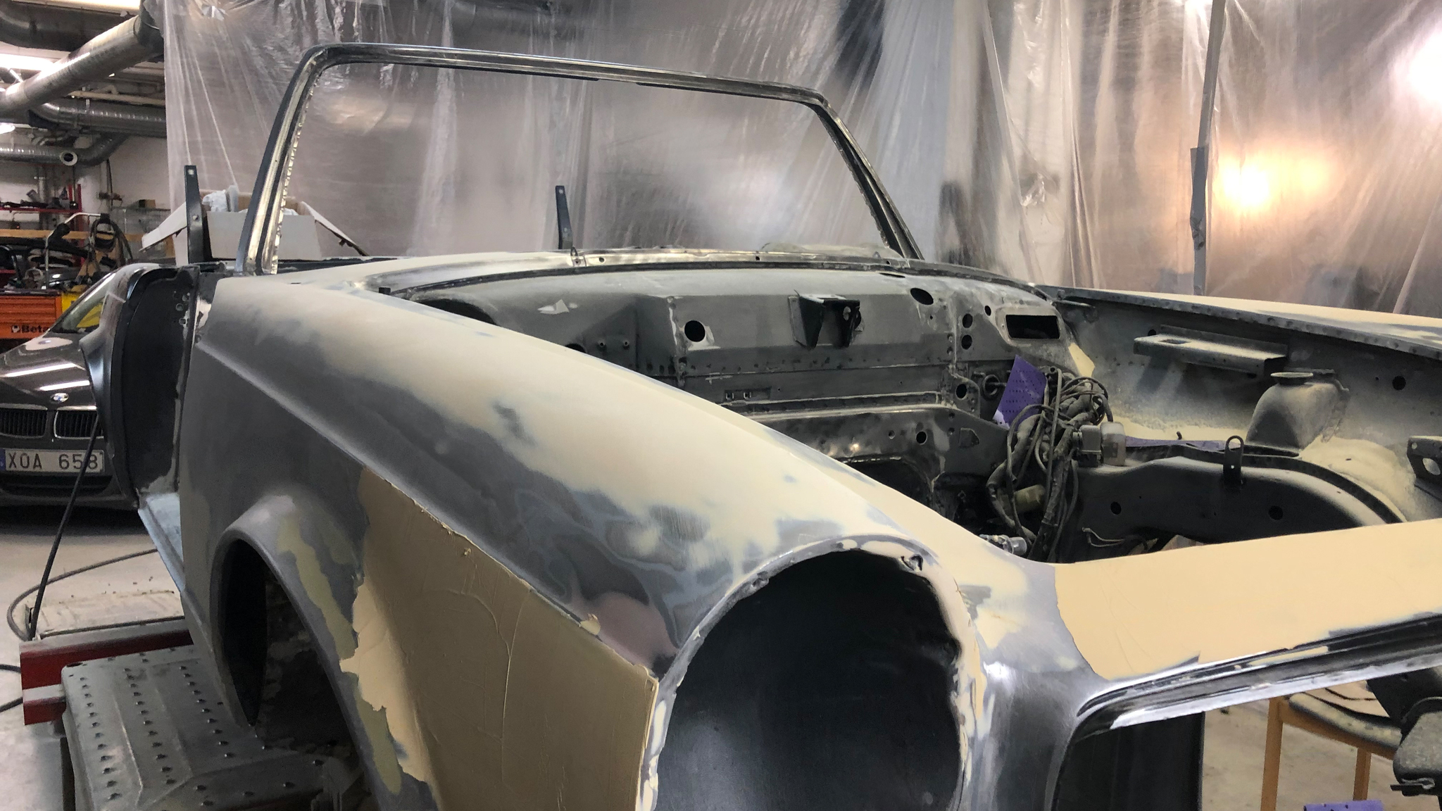 Exterior image of 1970 Mercedes 280 SL Pagoda (103)