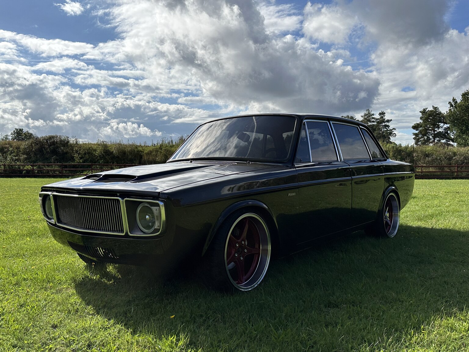Aussenfoto 1969 Volvo 144 custom