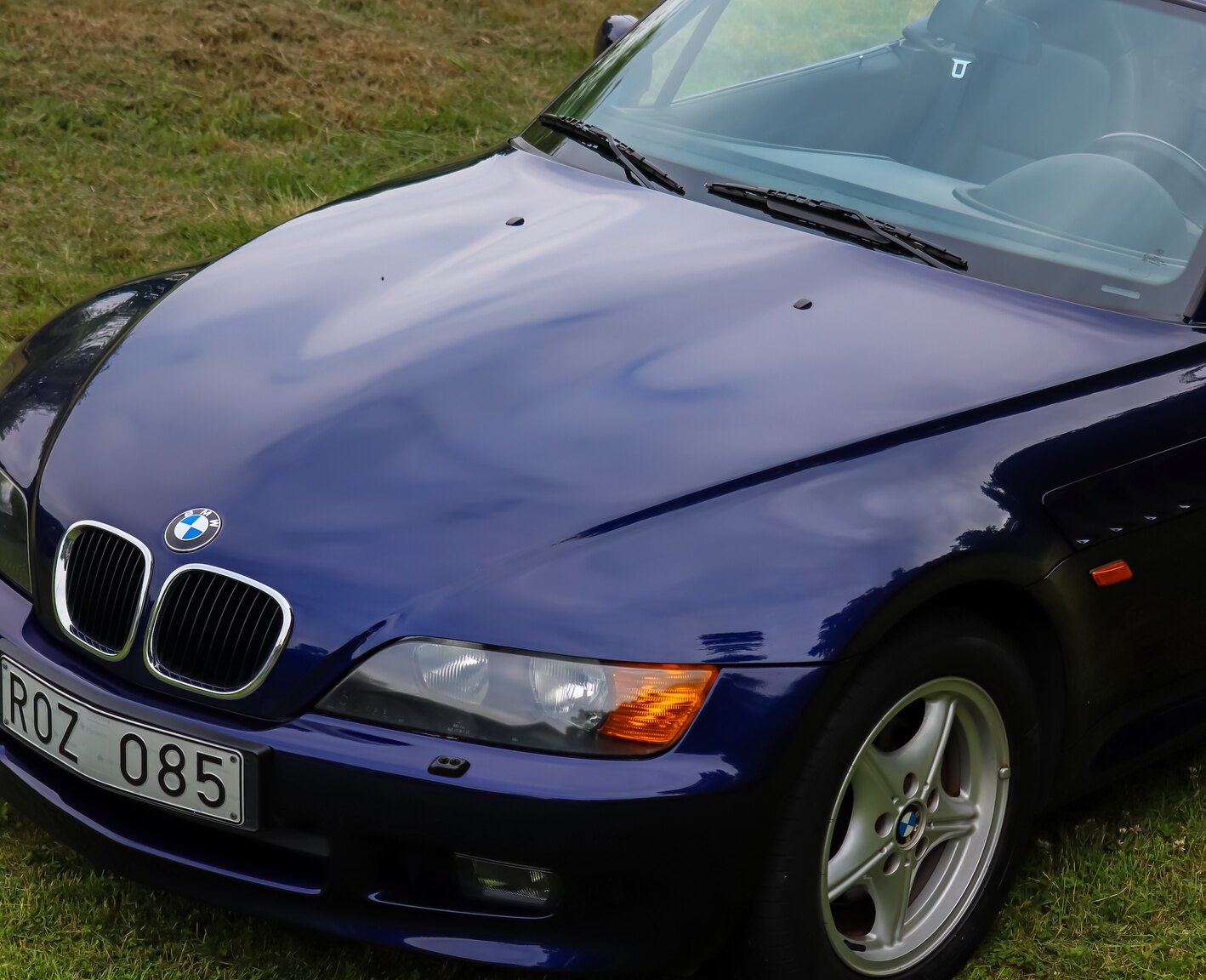 Exterior image of 1999 BMW Z3 1.9i