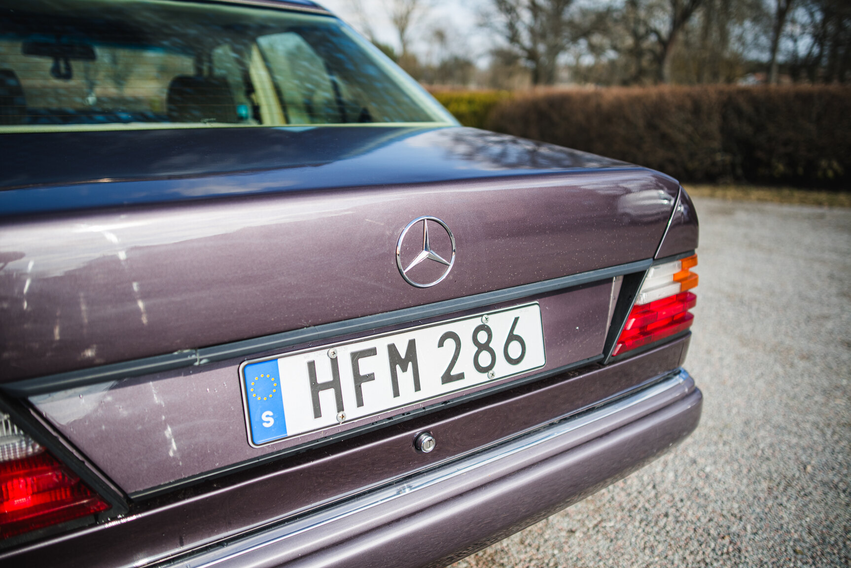 Exterior image of 1993 Mercedes-Benz E 220