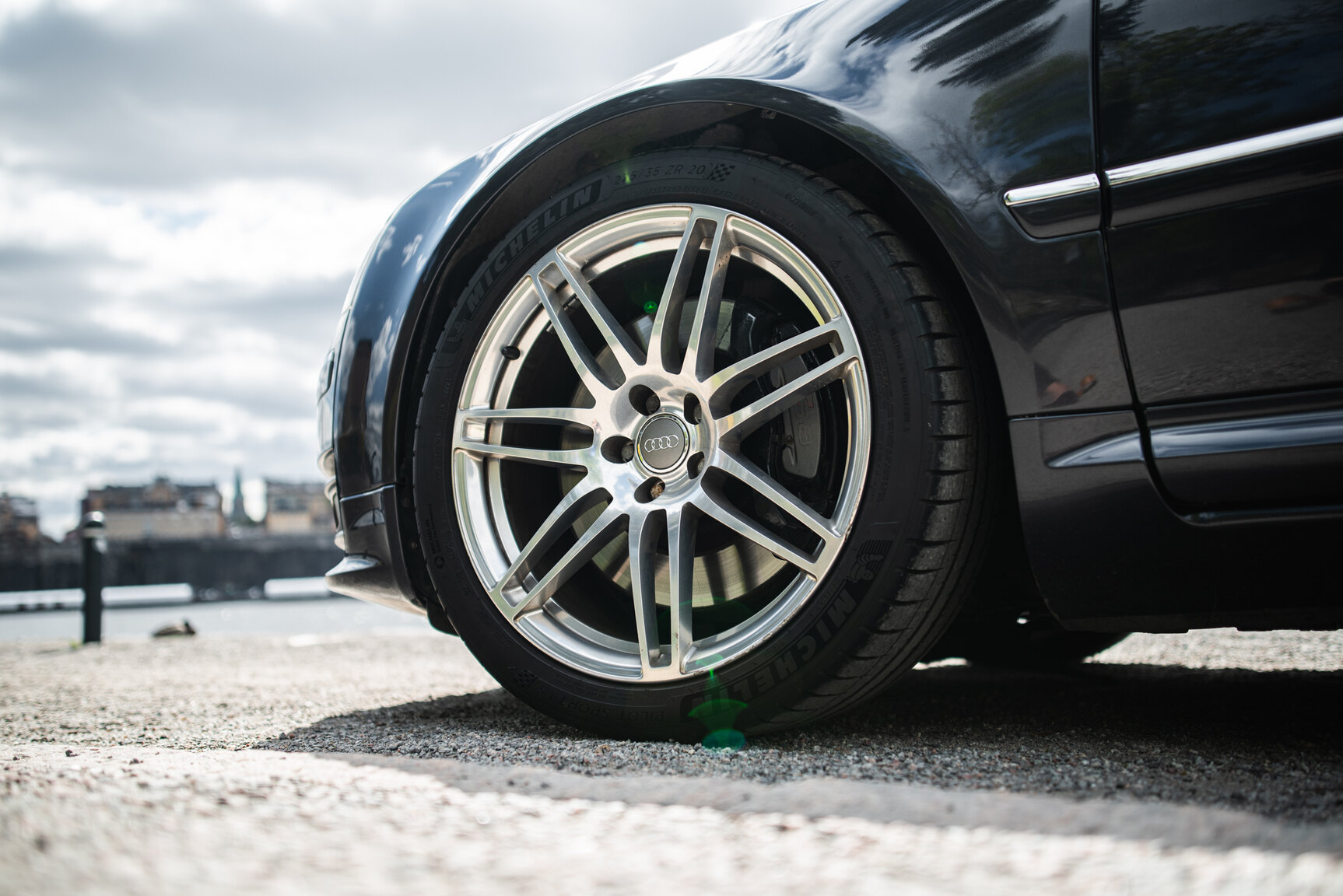 Exterior image of 2009 Audi S8 5.2 V10 FSI Quattro