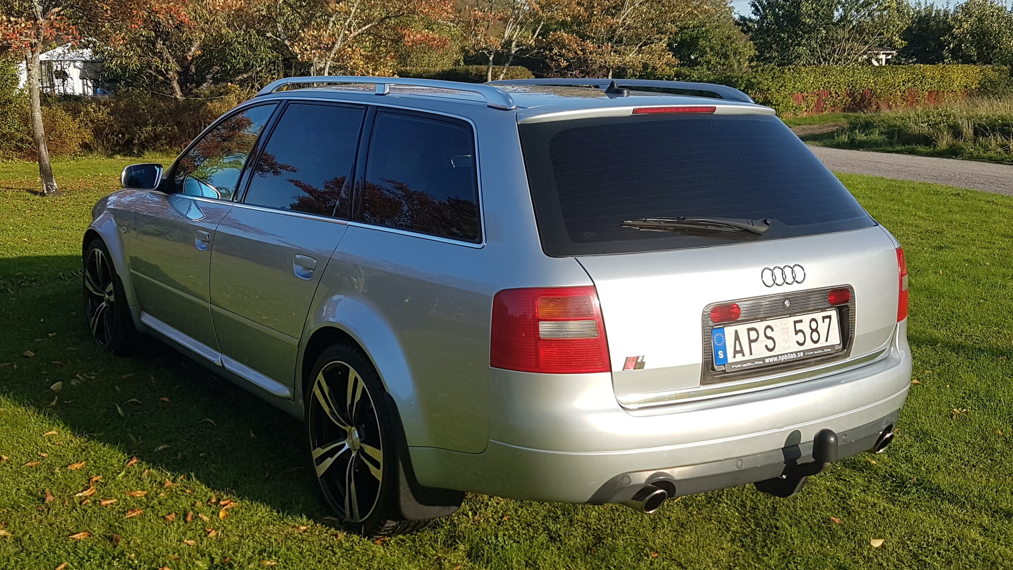 Exteriörbild på 2000 Audi S6 Avant