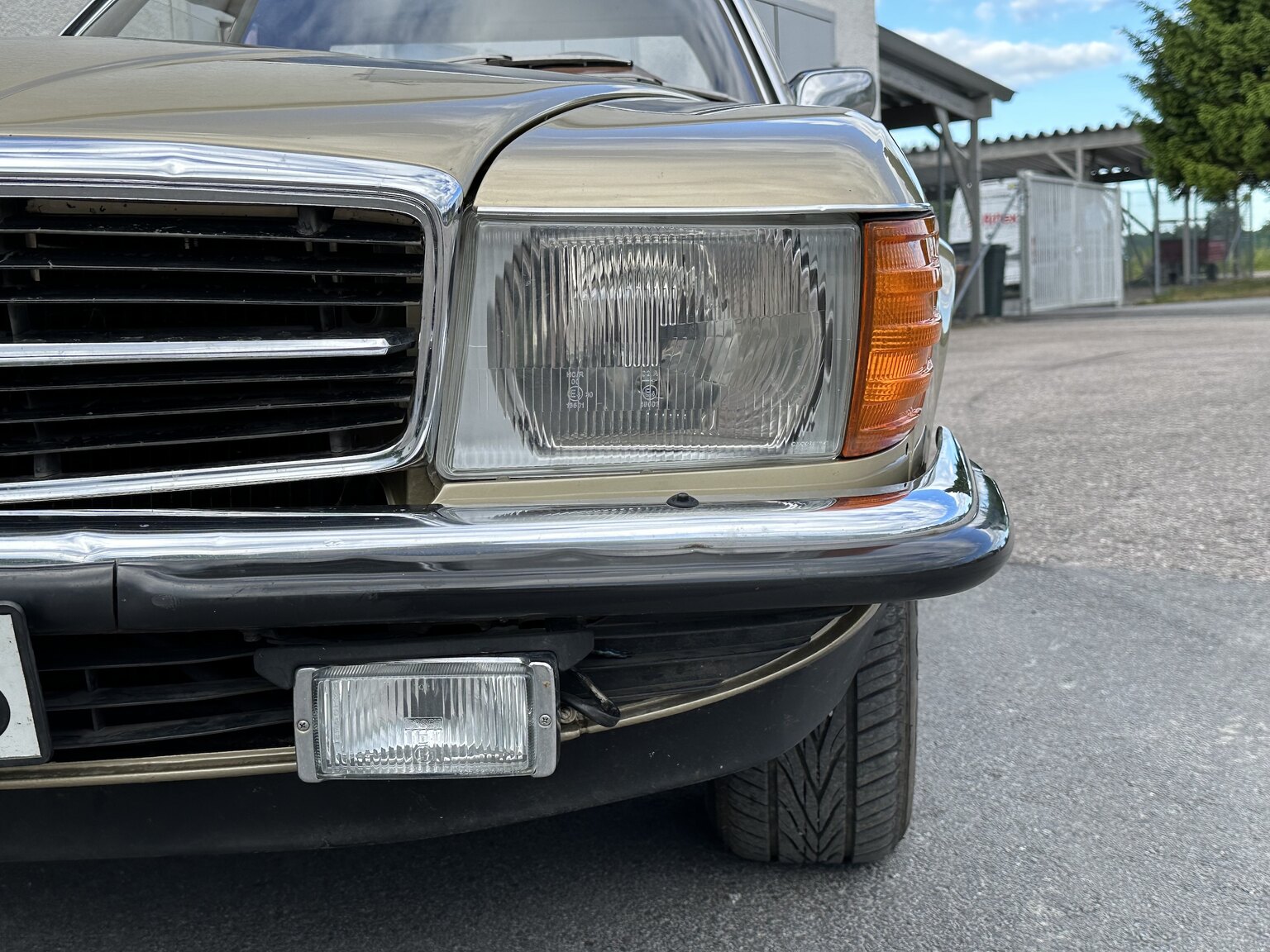 Exteriörbild på 1974 Mercedes benz 450 SL
