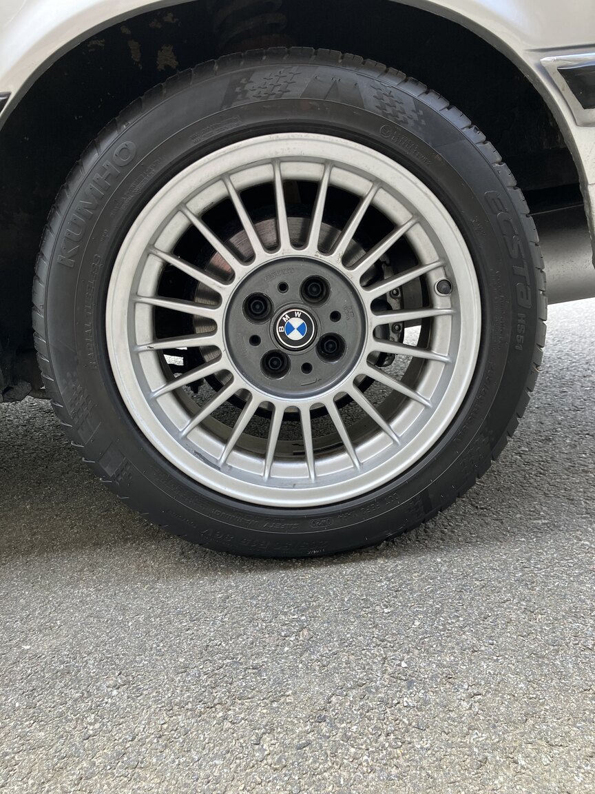 Exteriörbild på 1979 BMW 323i