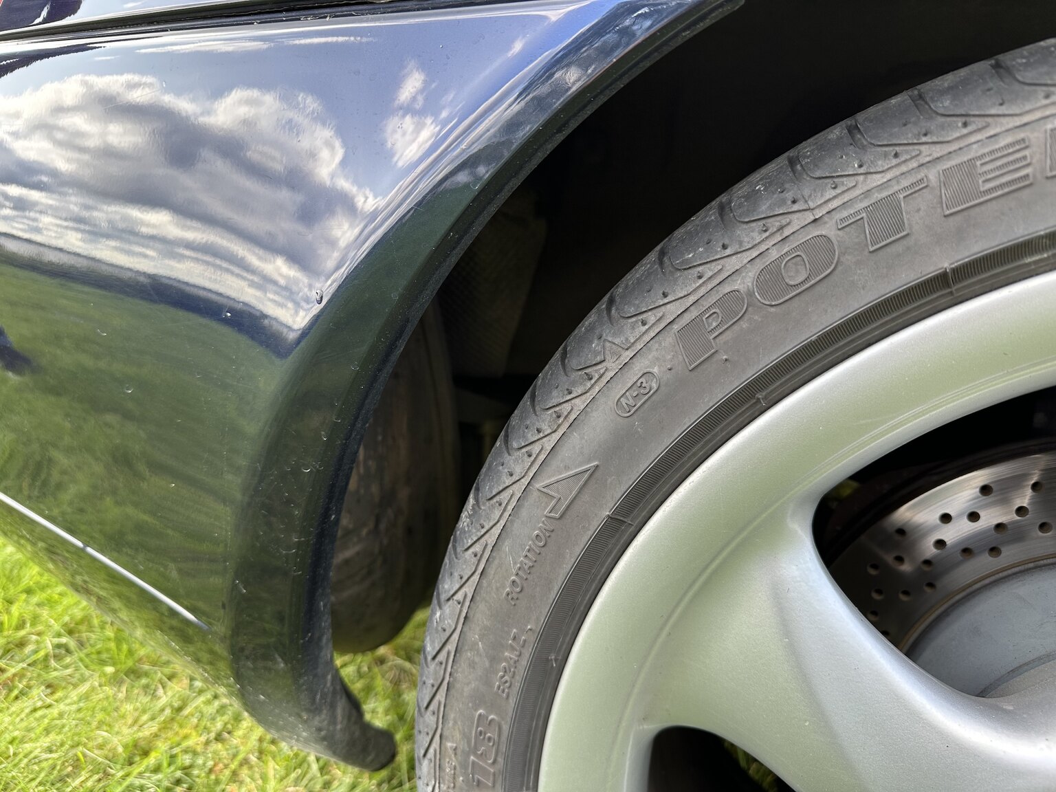 Exteriörbild på 1999 Porsche 911 Carrera