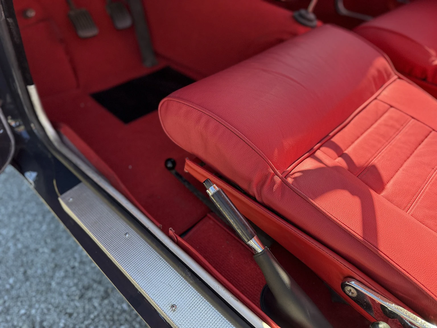 Interior image of 1966 Volvo P 1800S (8)