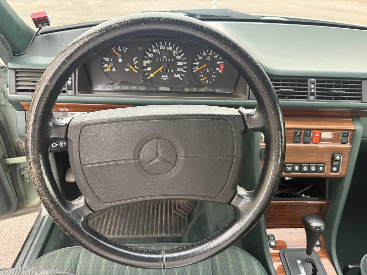 Innenraumfoto von 1991 Mercedes-Benz 300 E 4MATIC (13)