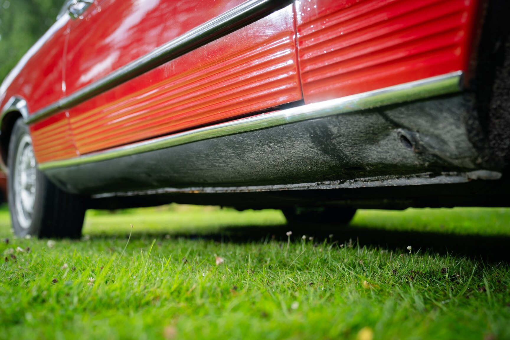 Exterior image of 1975 Mercedes-Benz 350 SLC (43)