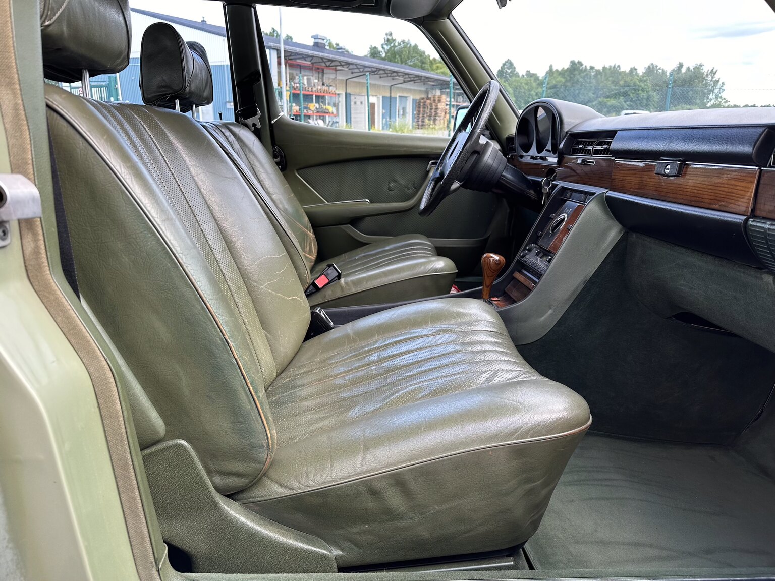 Innenraumfoto von 1975 Mercedes Benz 450 SEL (42)