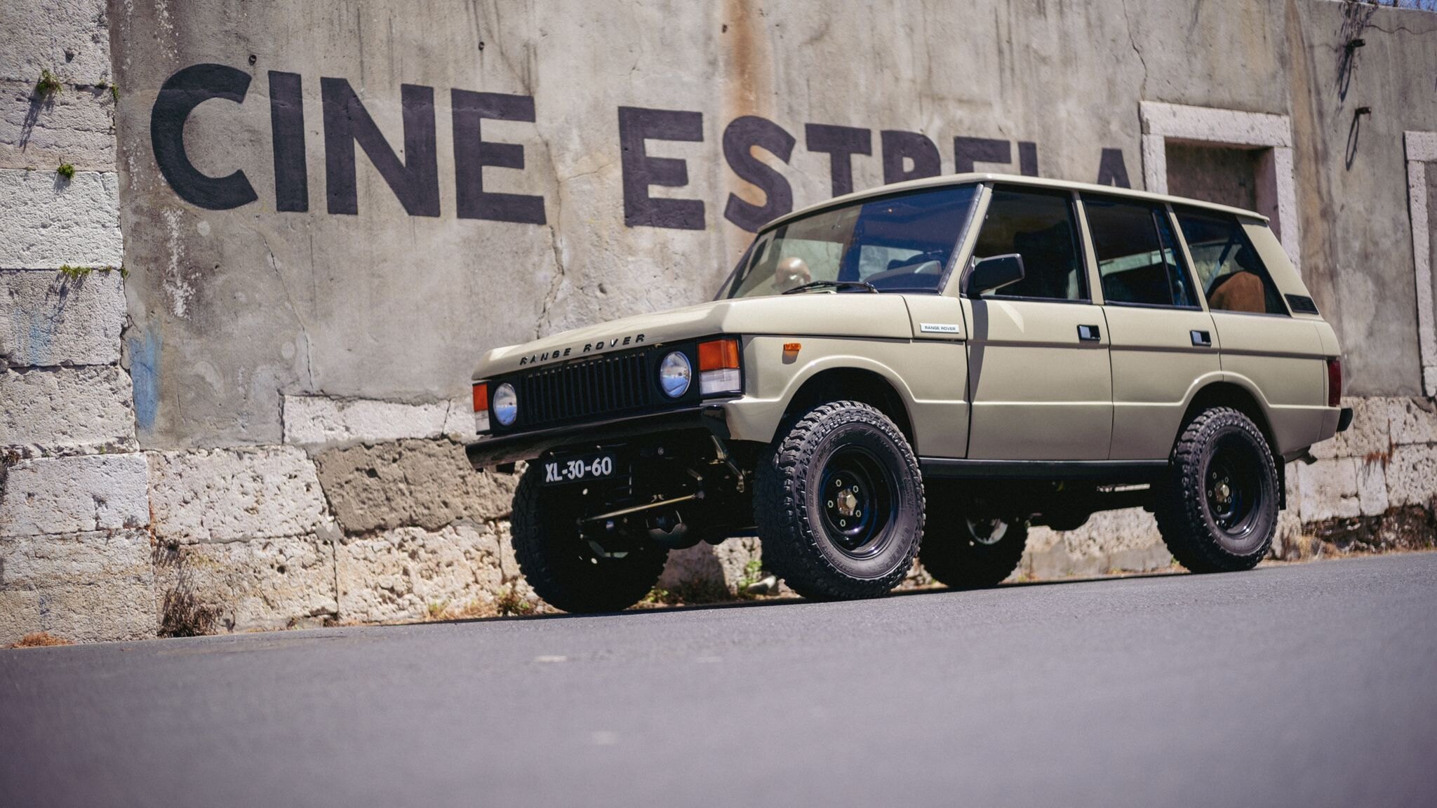 Exteriörbild på 1991 Range Rover Restomod