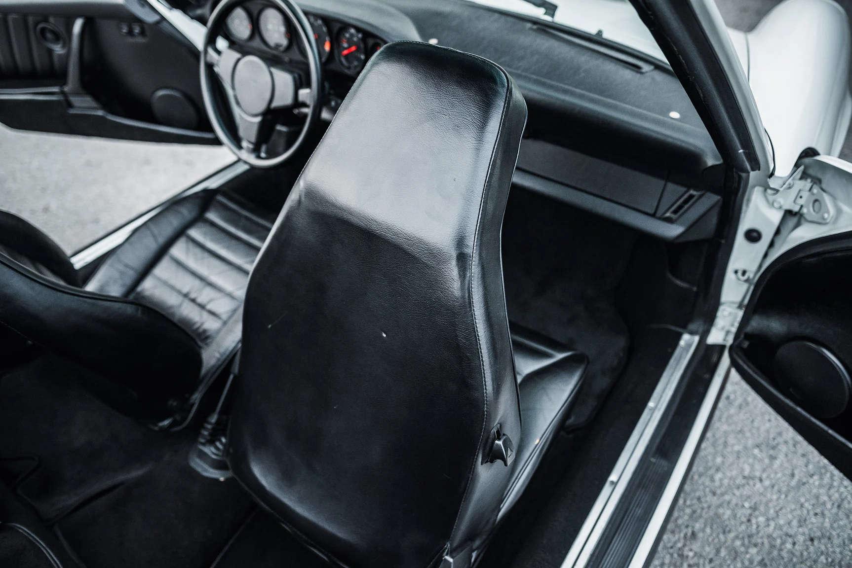 Interior image of 1983 Porsche 911 SC (50)