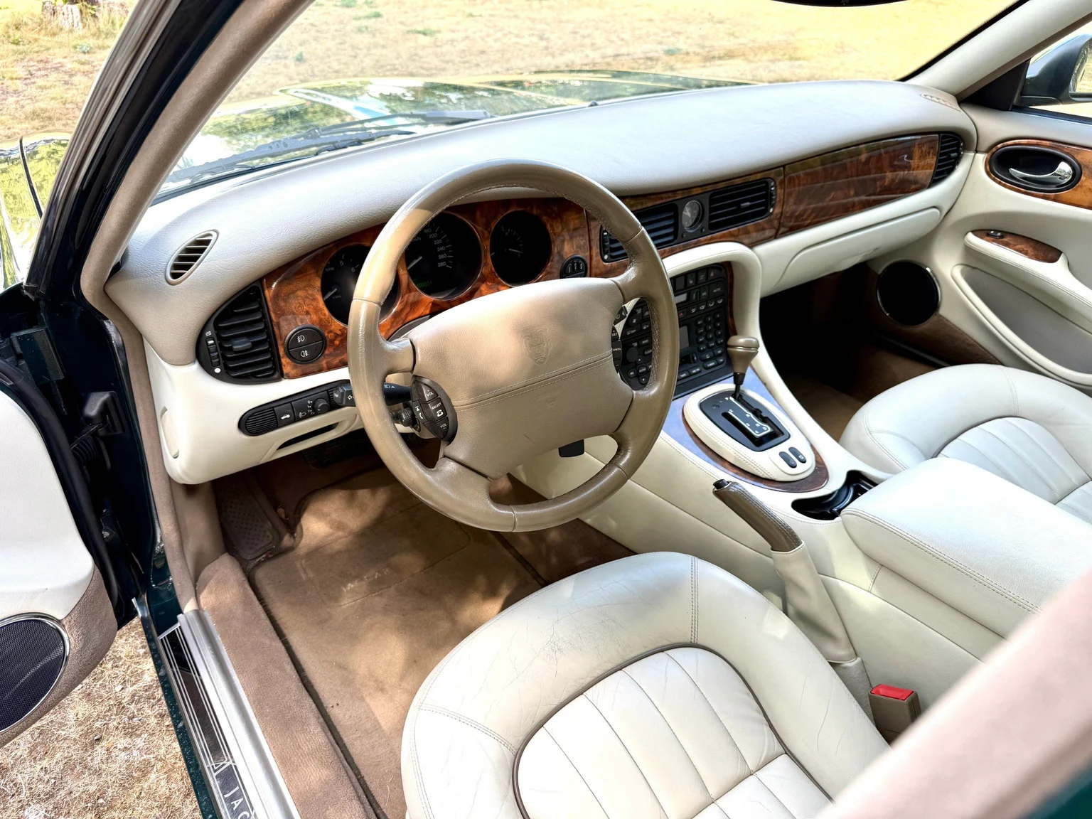 Interiörbild 2001 Jaguar XJ Sovereign 4.0 V8 (1)