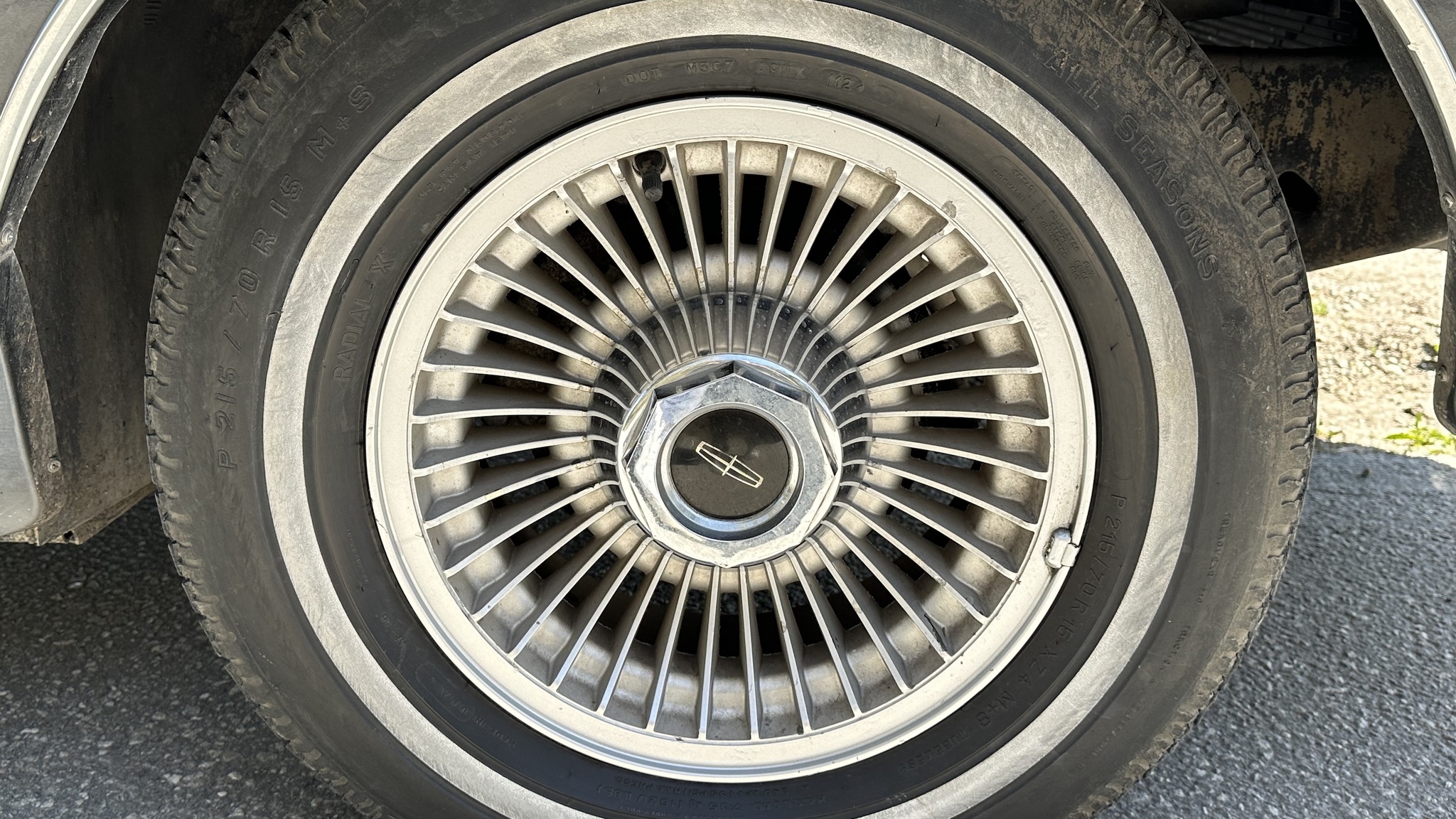 Exteriörbild på 1988 Lincoln Town Car