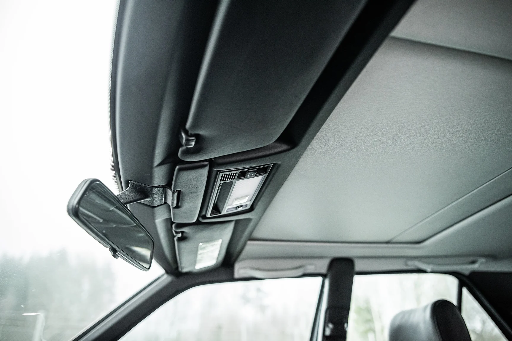 Interior image of 1993 Mercedes-Benz E 320 "AMG" (36)