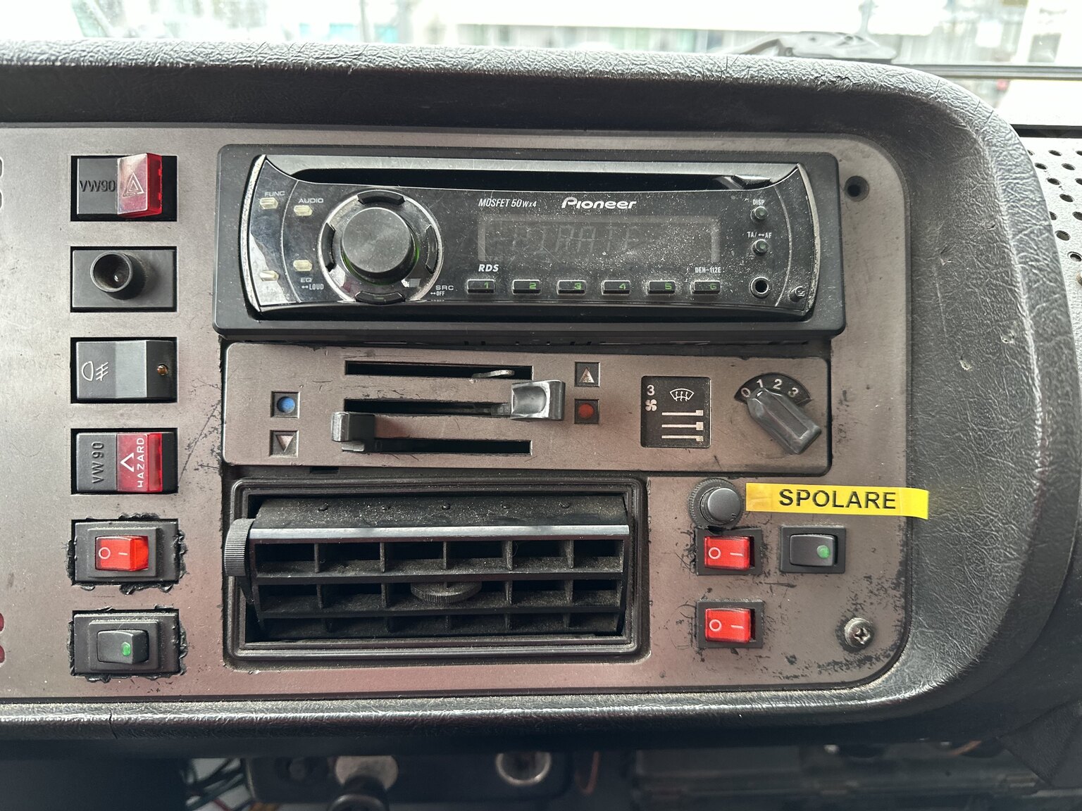 Innenraumfoto von 1981 Volkswagen LT45 biltransport (9)