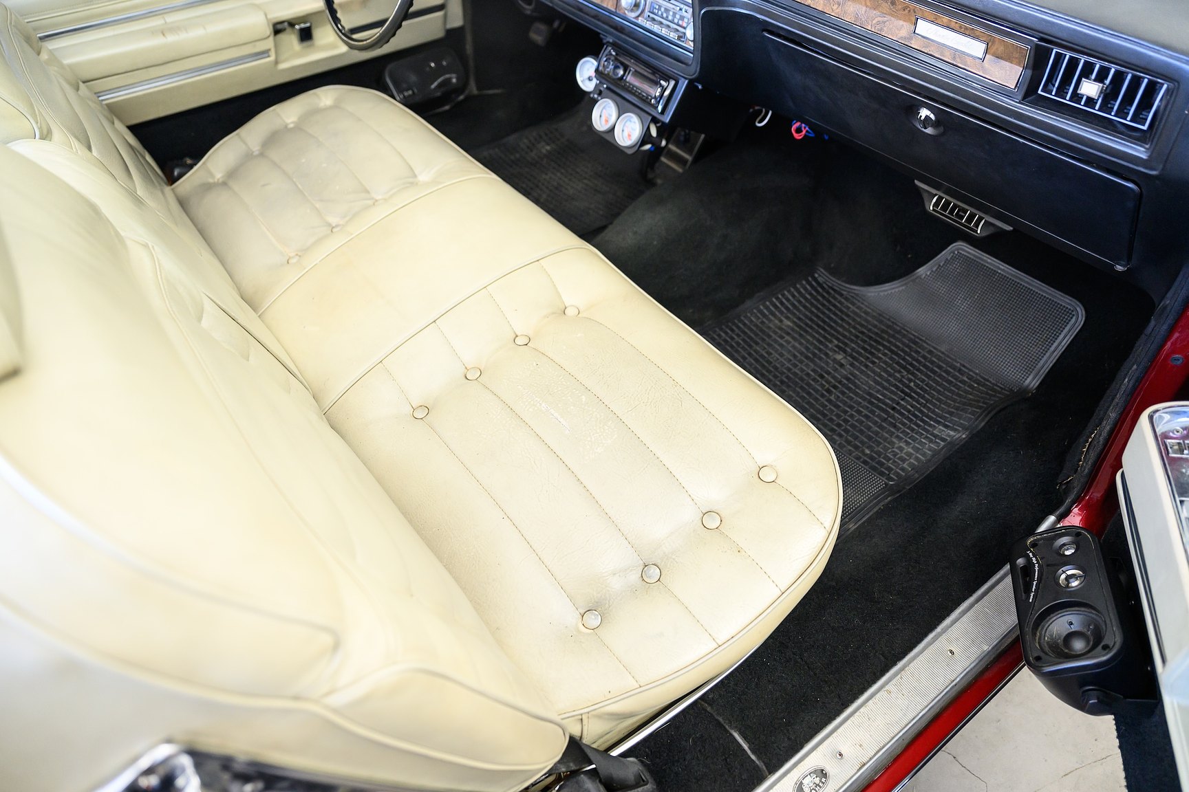 Innenraumfoto von 1970 Oldsmobile Ninety-Eight Convertible 7.5 V8